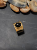 Bague acier inoxydable couleur or avec pierre noire
