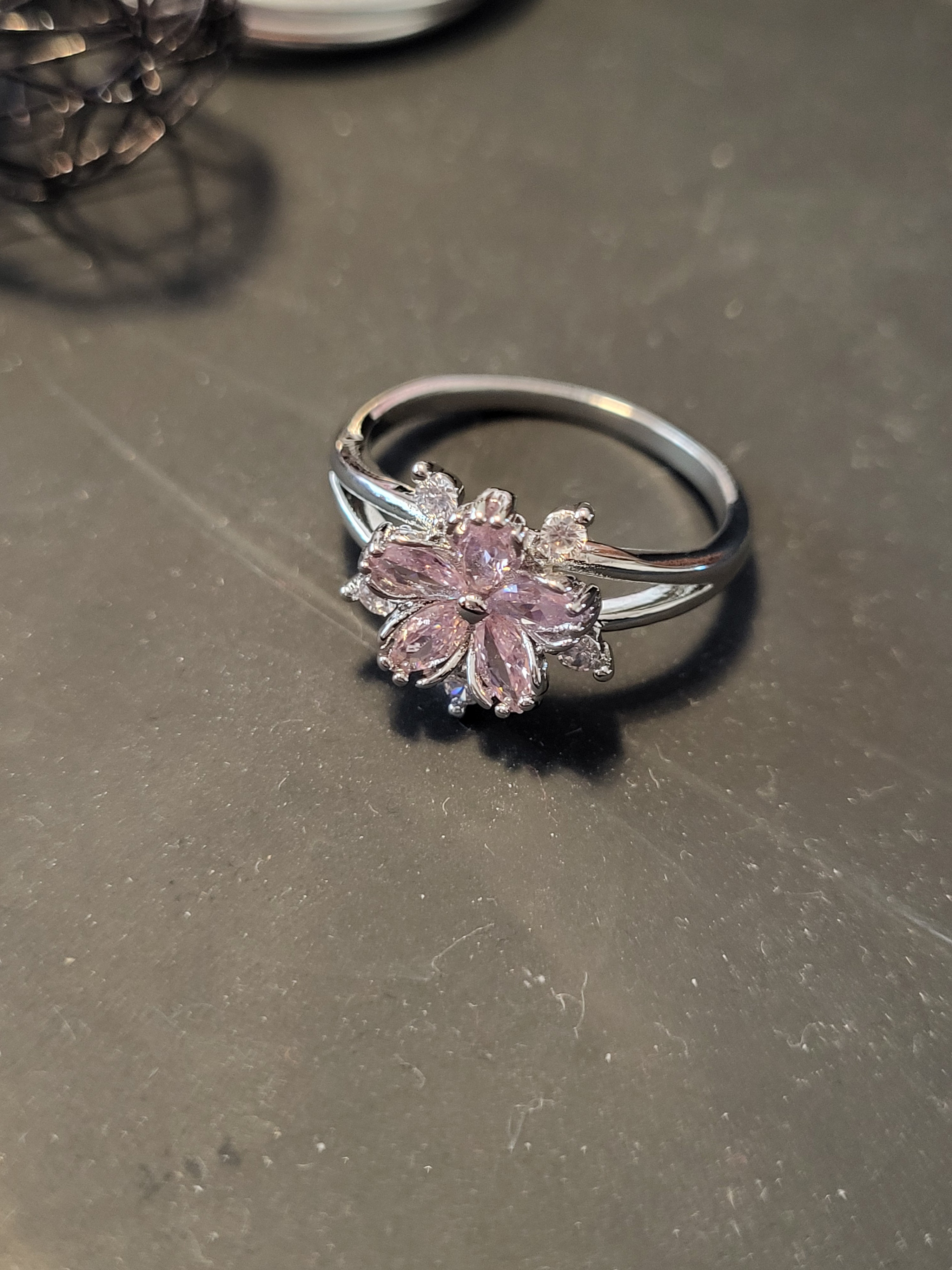 Bague acier inoxydable argenté taille 8 avec fleur de cerisier