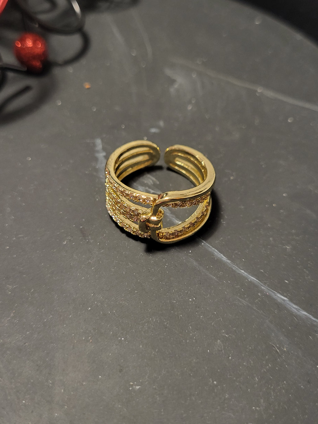 Bague ajustable acier inoxydable doré et petites pierres zircone brillant