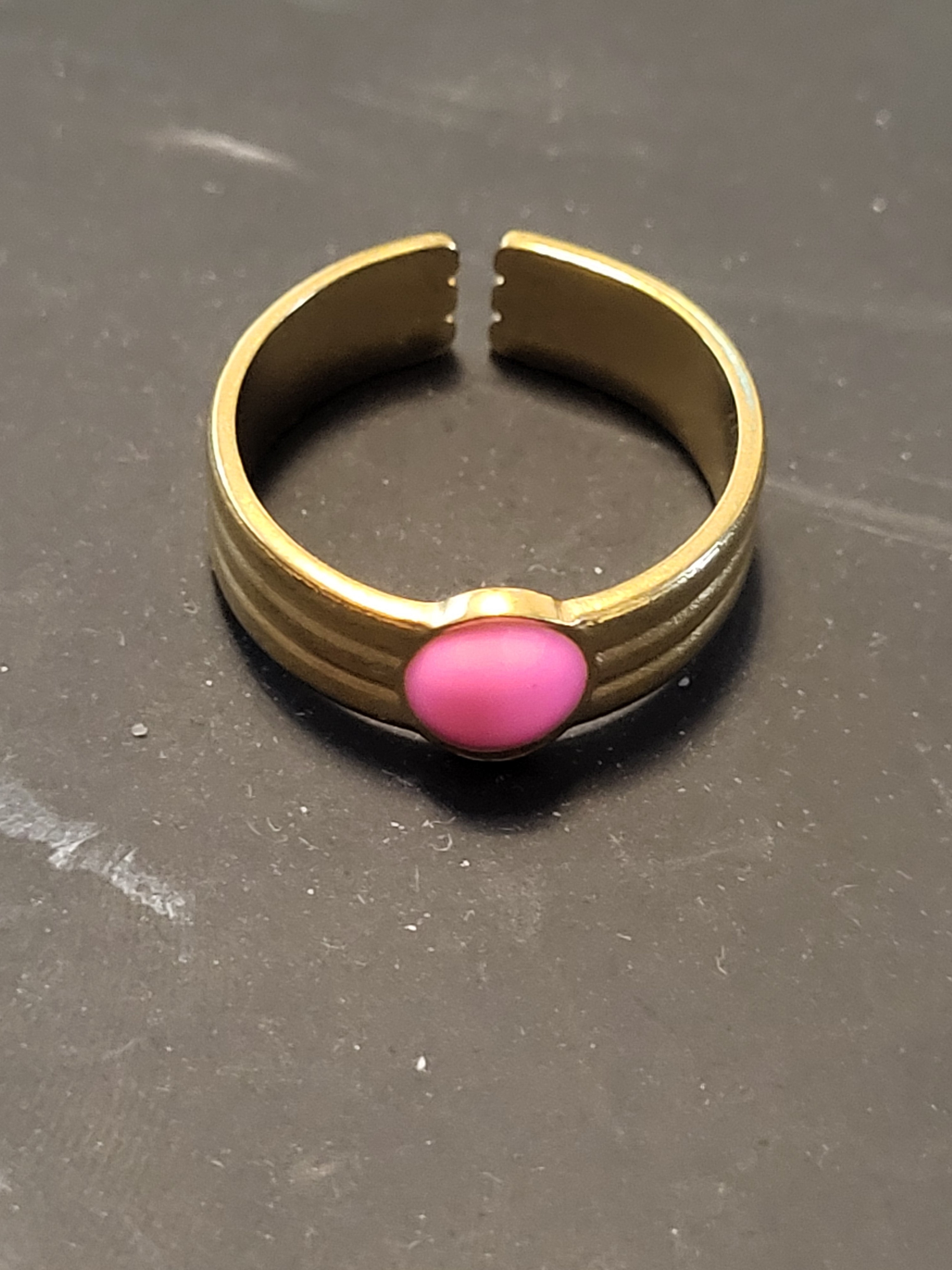 Bague ajustable acier inoxydable doré avec pierre rose ronde