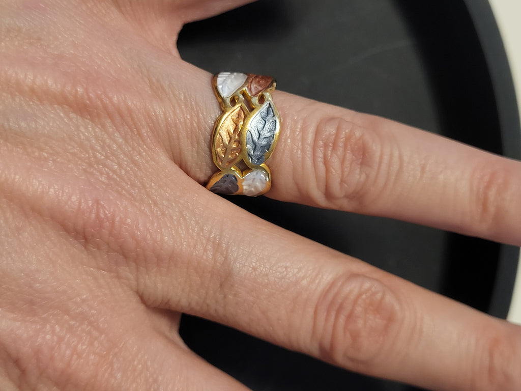 Bague acier inoxydable doré en forme de feuille grise