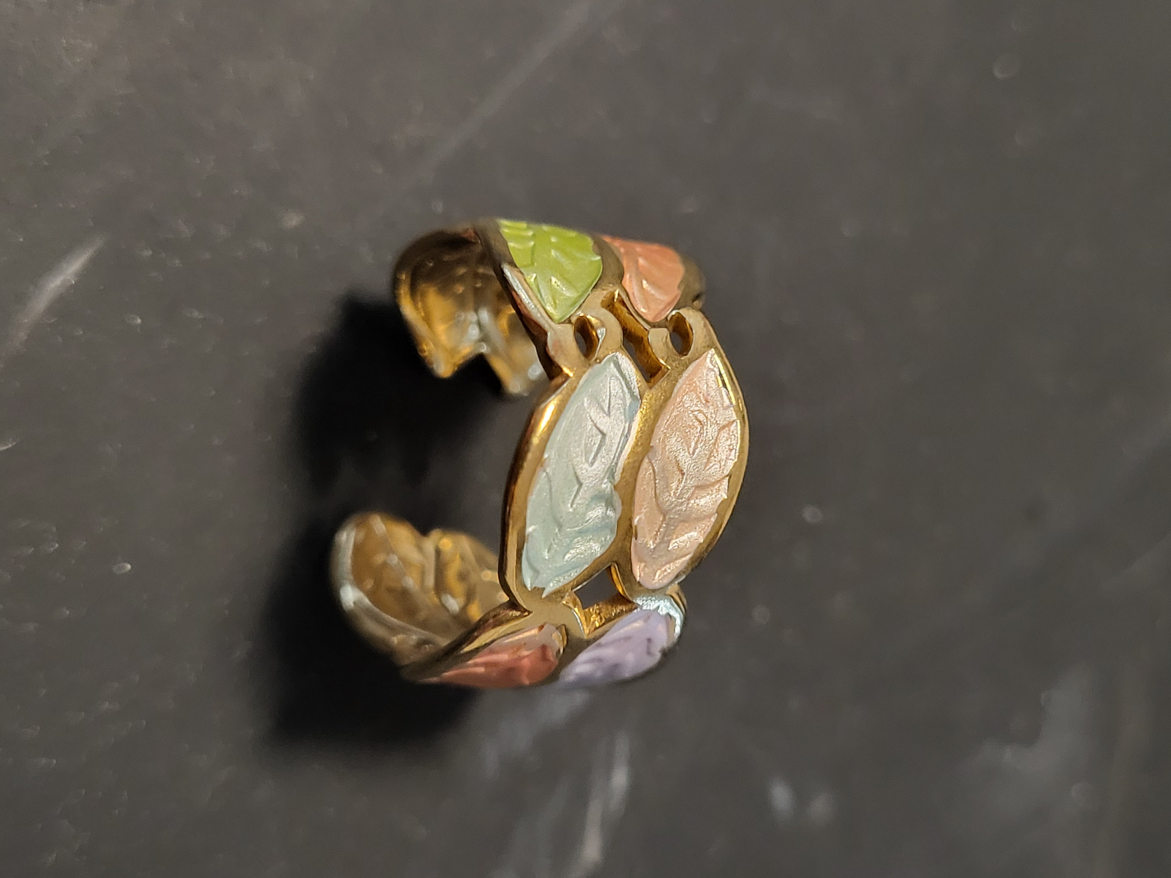 Bague acier inoxydable doré en forme de feuille multicolore