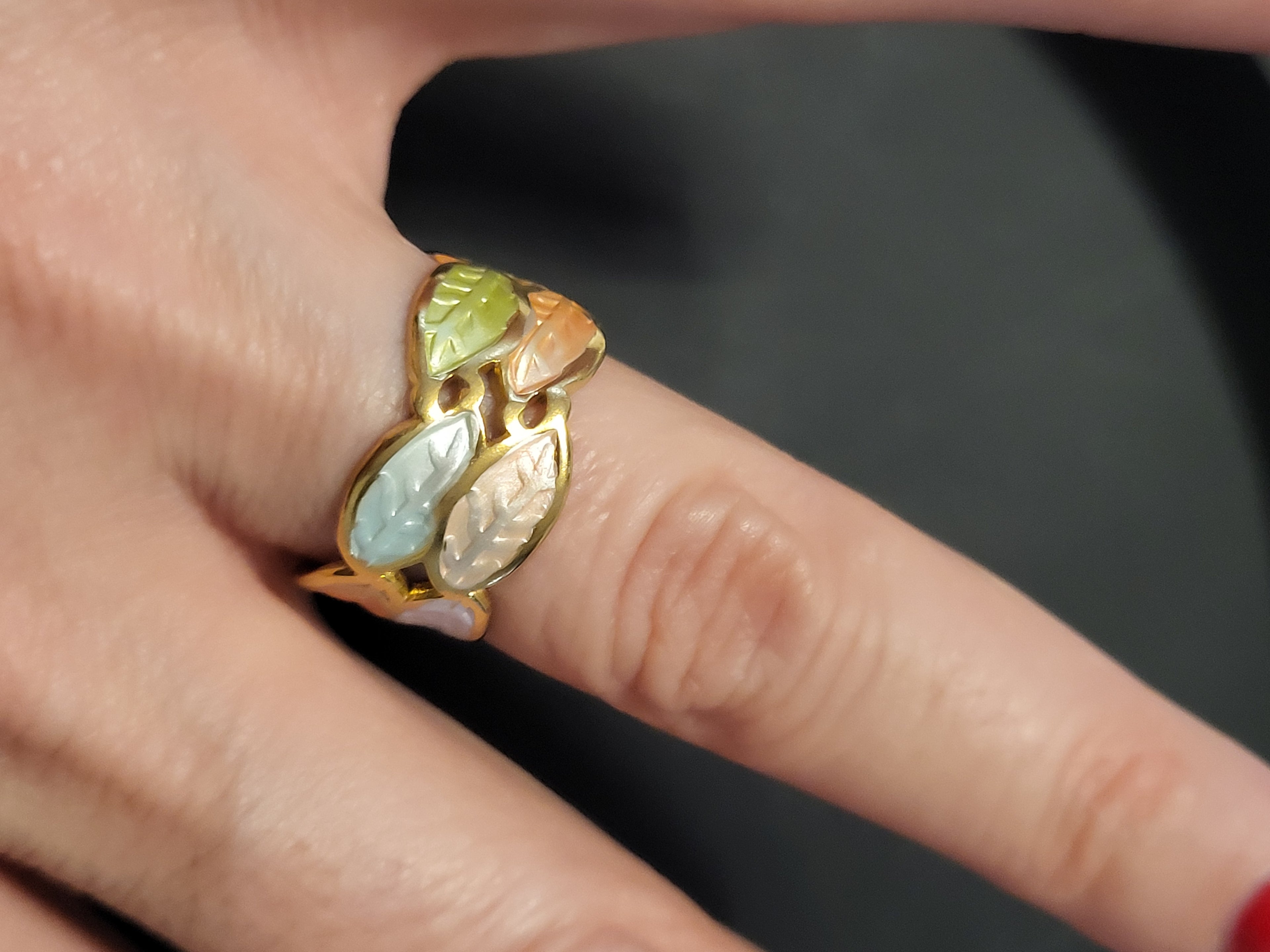 Bague acier inoxydable doré en forme de feuille multicolore