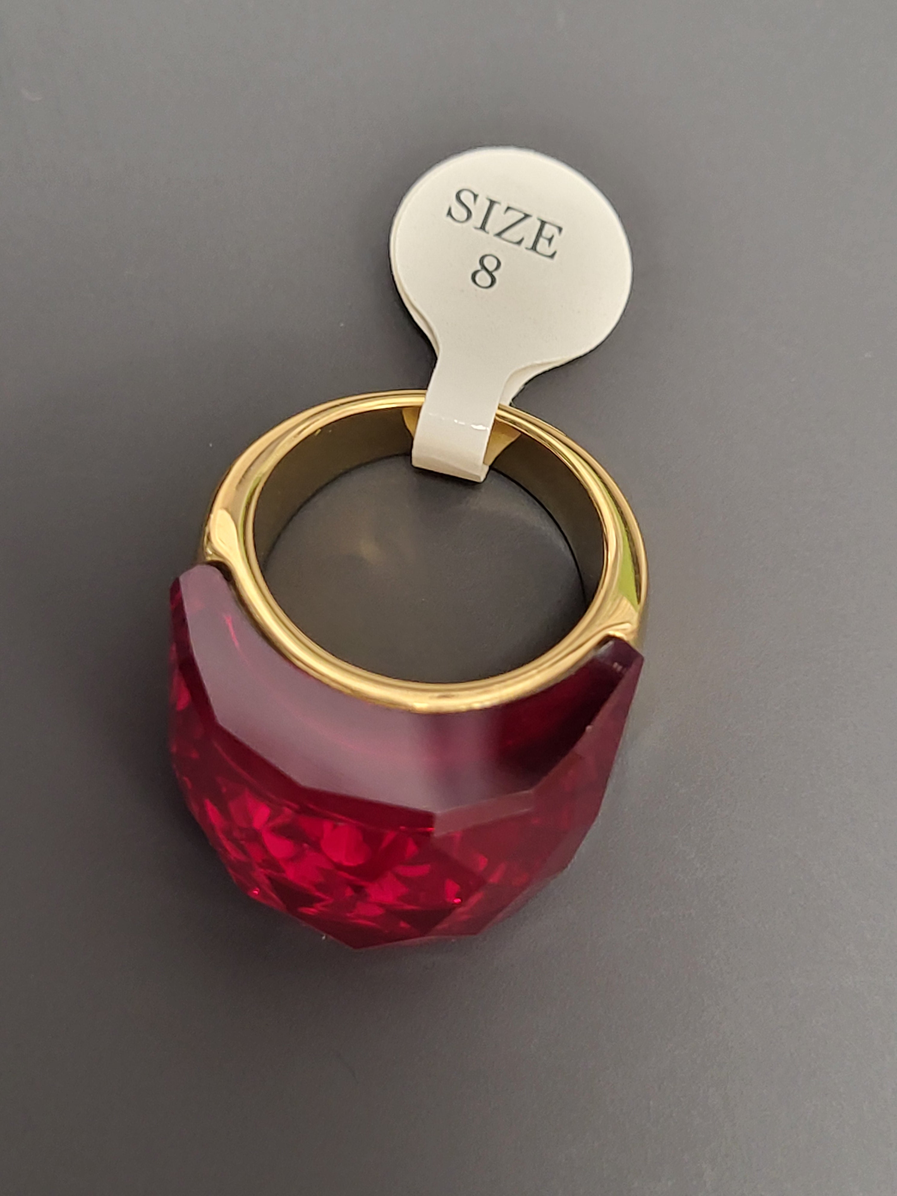 Bague acier inoxydable doré cristal rouge taille 8