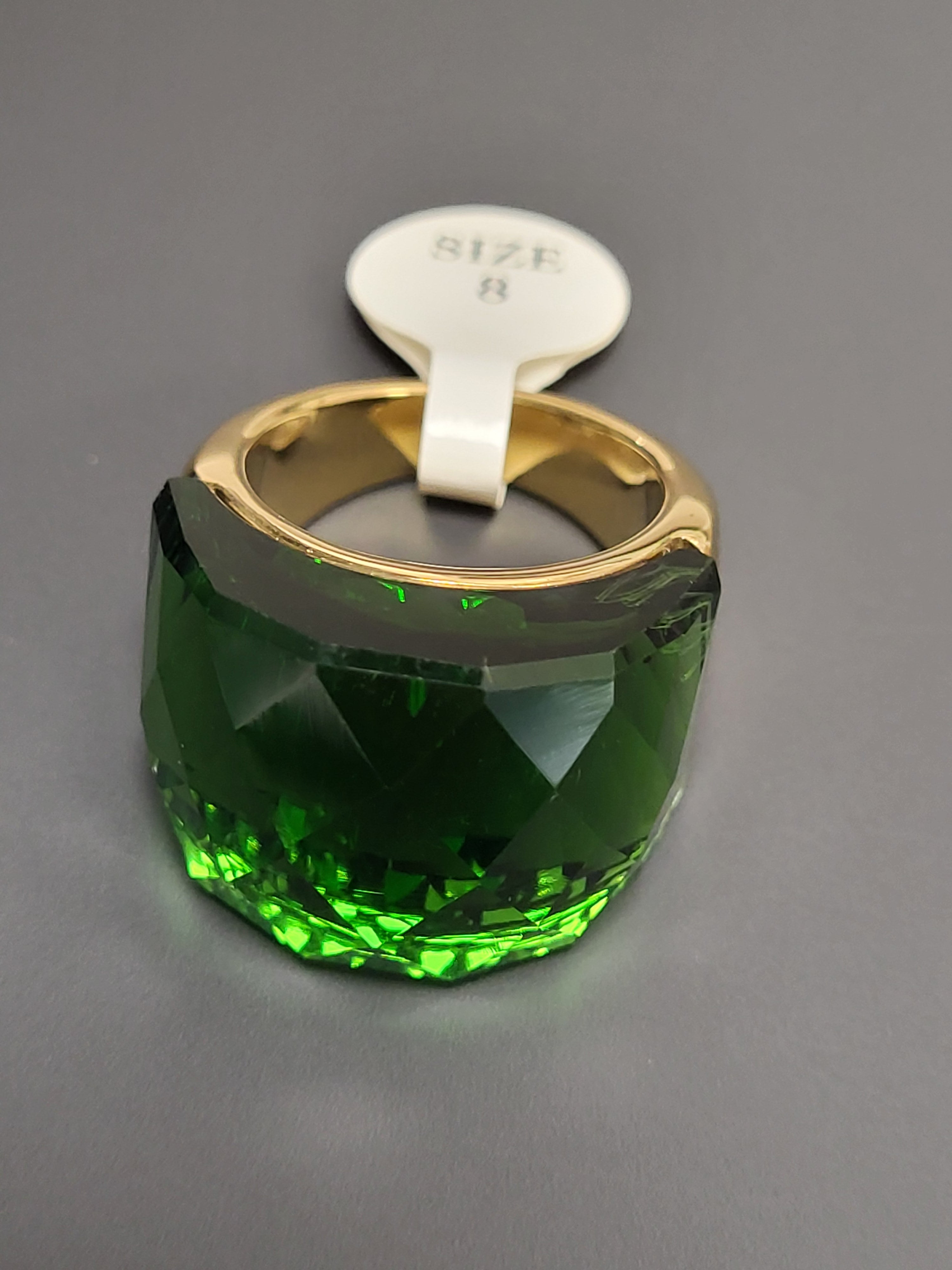 Bague acier inoxydable doré cristal vert taille 8