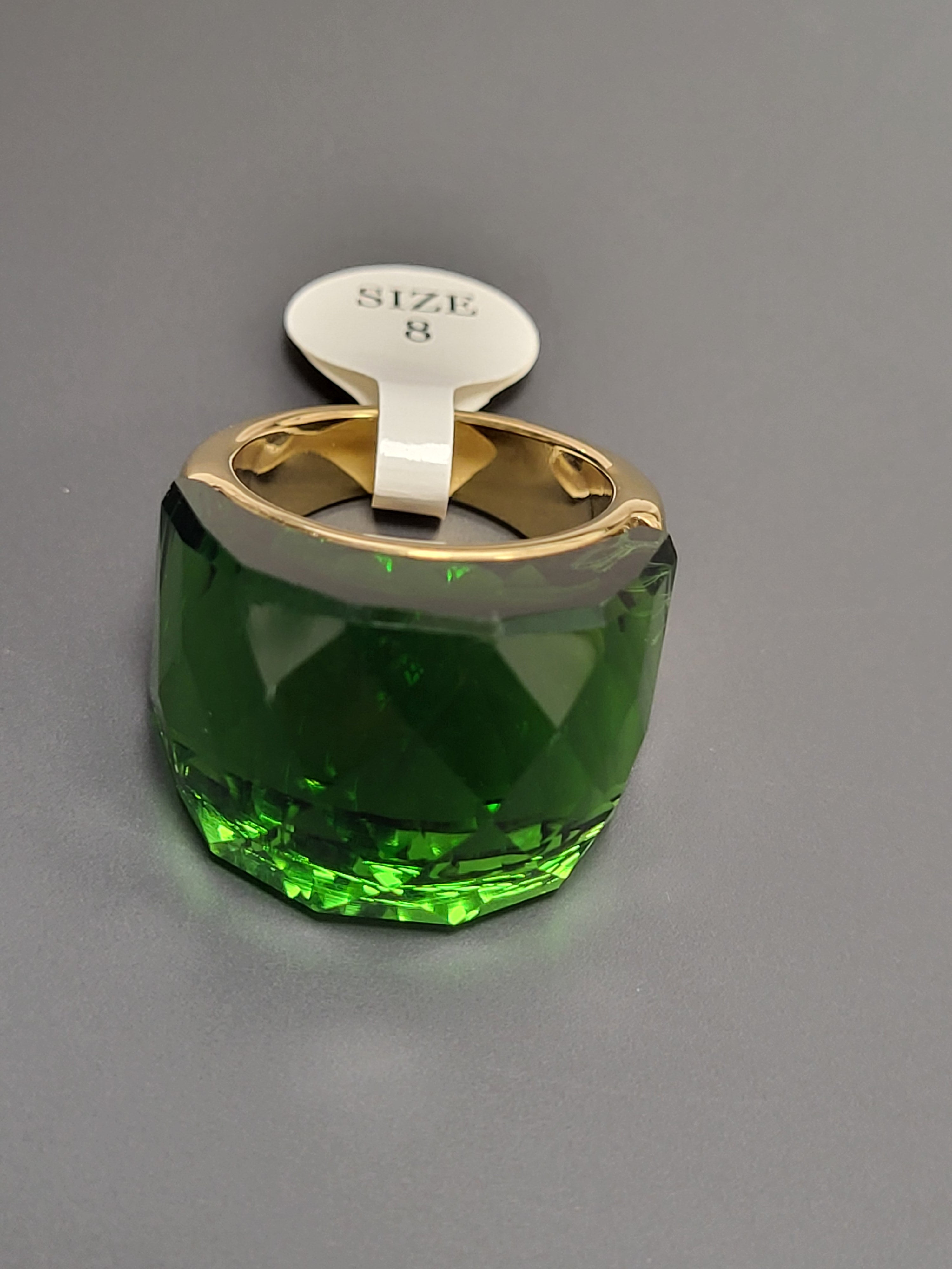 Bague acier inoxydable doré cristal vert taille 8