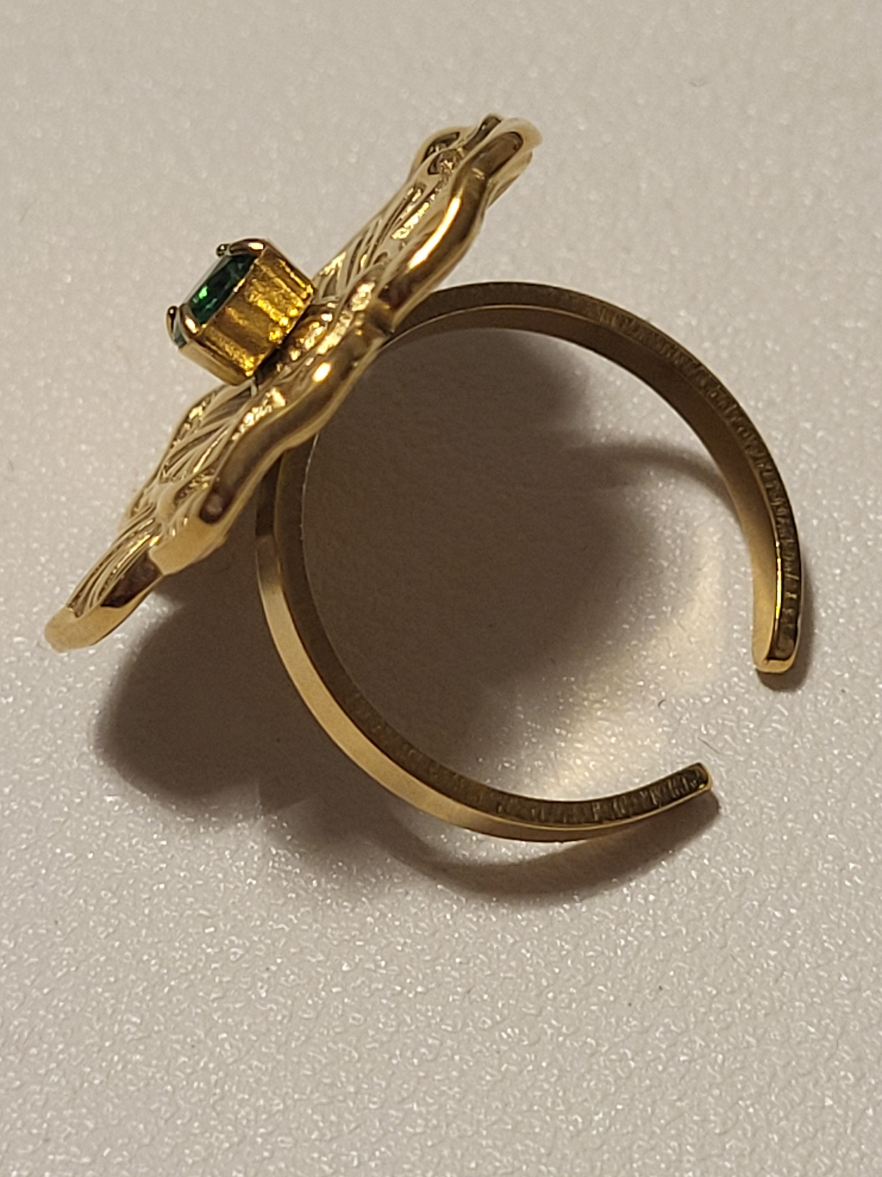 Bague acier inoxydable doré cœur zircon vert et doré