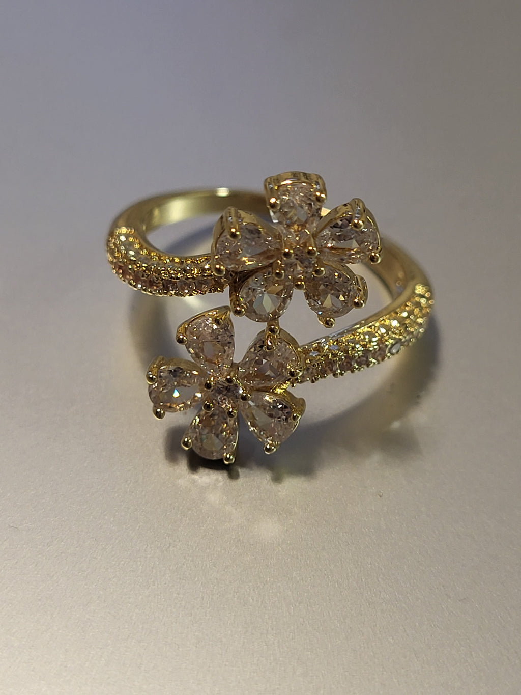 Bague ouverte acier inoxydable doré avec fleurs en zircon blanc