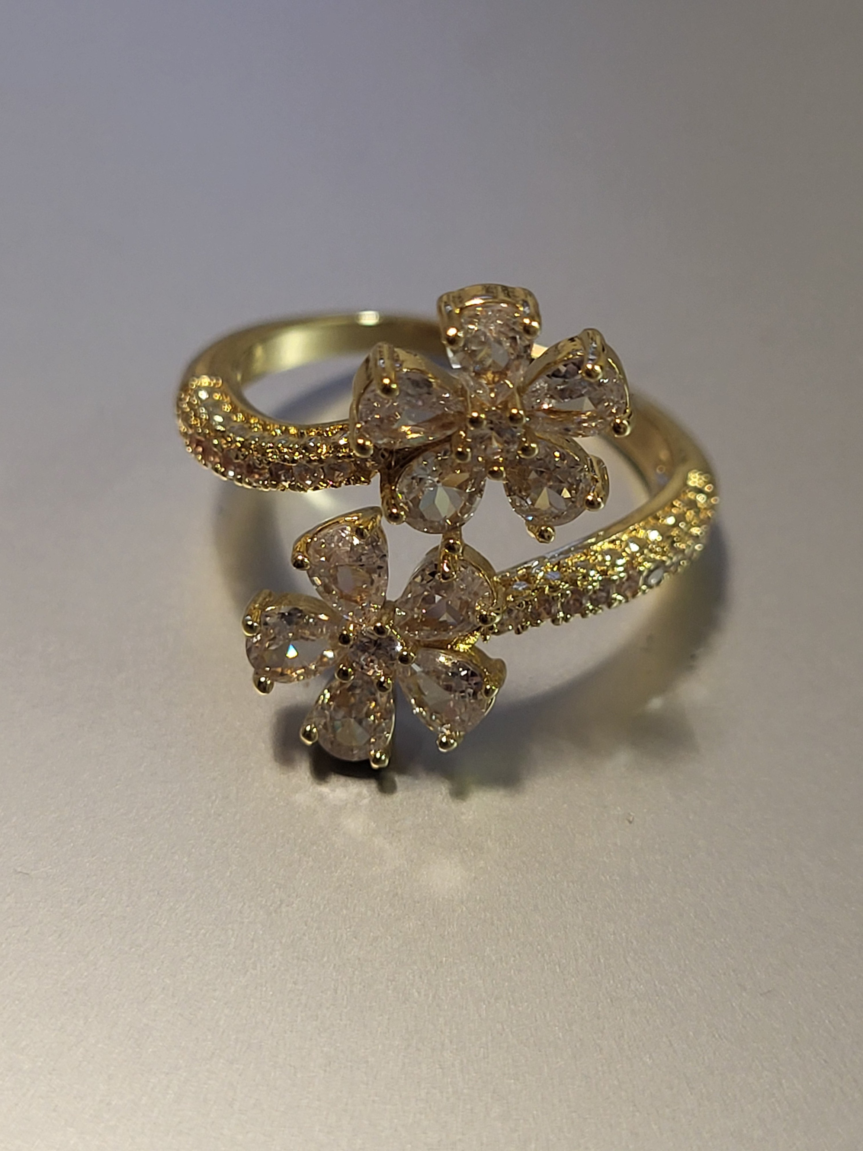 Bague ouverte acier inoxydable doré avec fleurs en zircon blanc