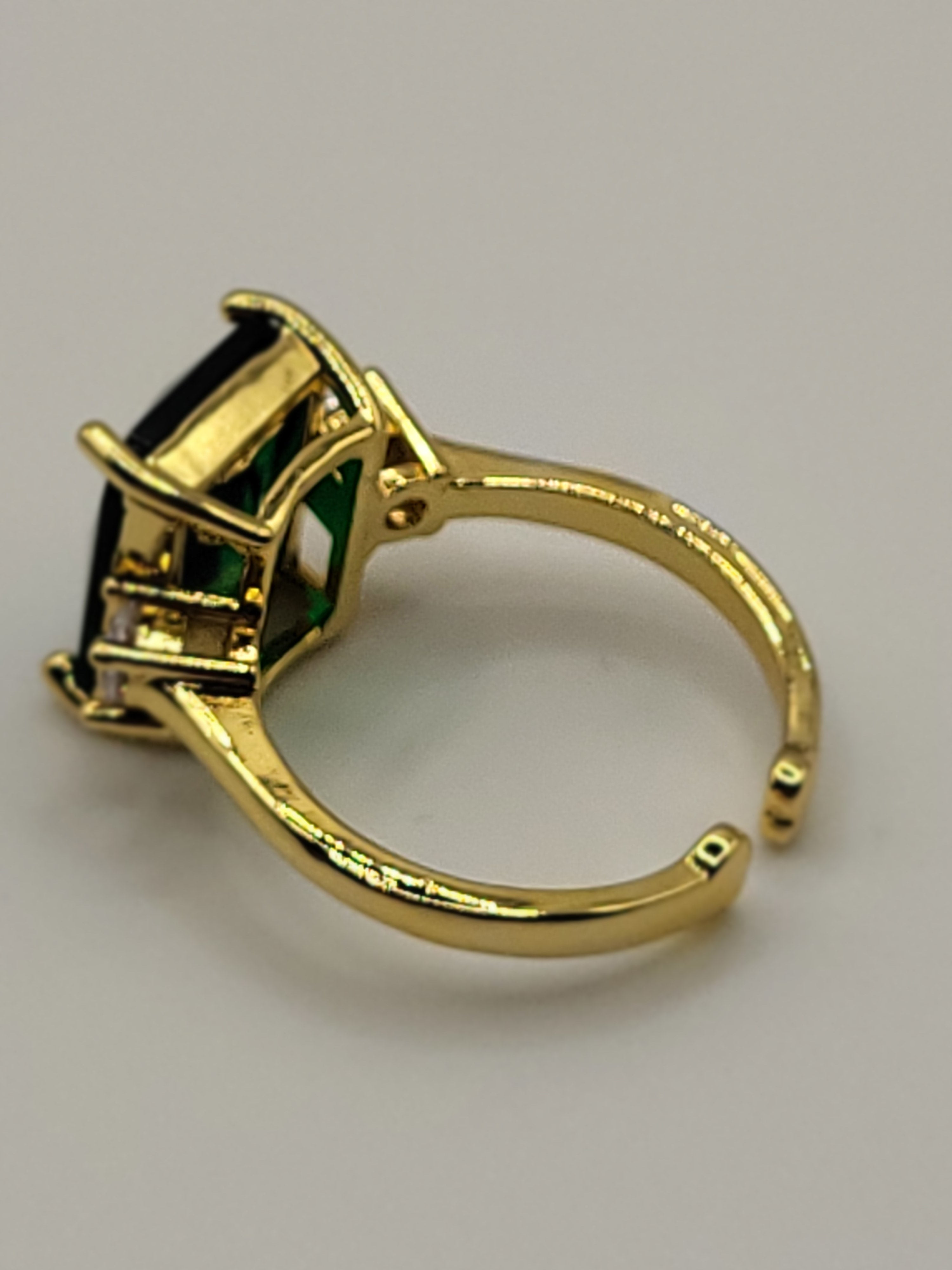 Bague en acier inoxydable doré ajustable pierre carrée zircon vert