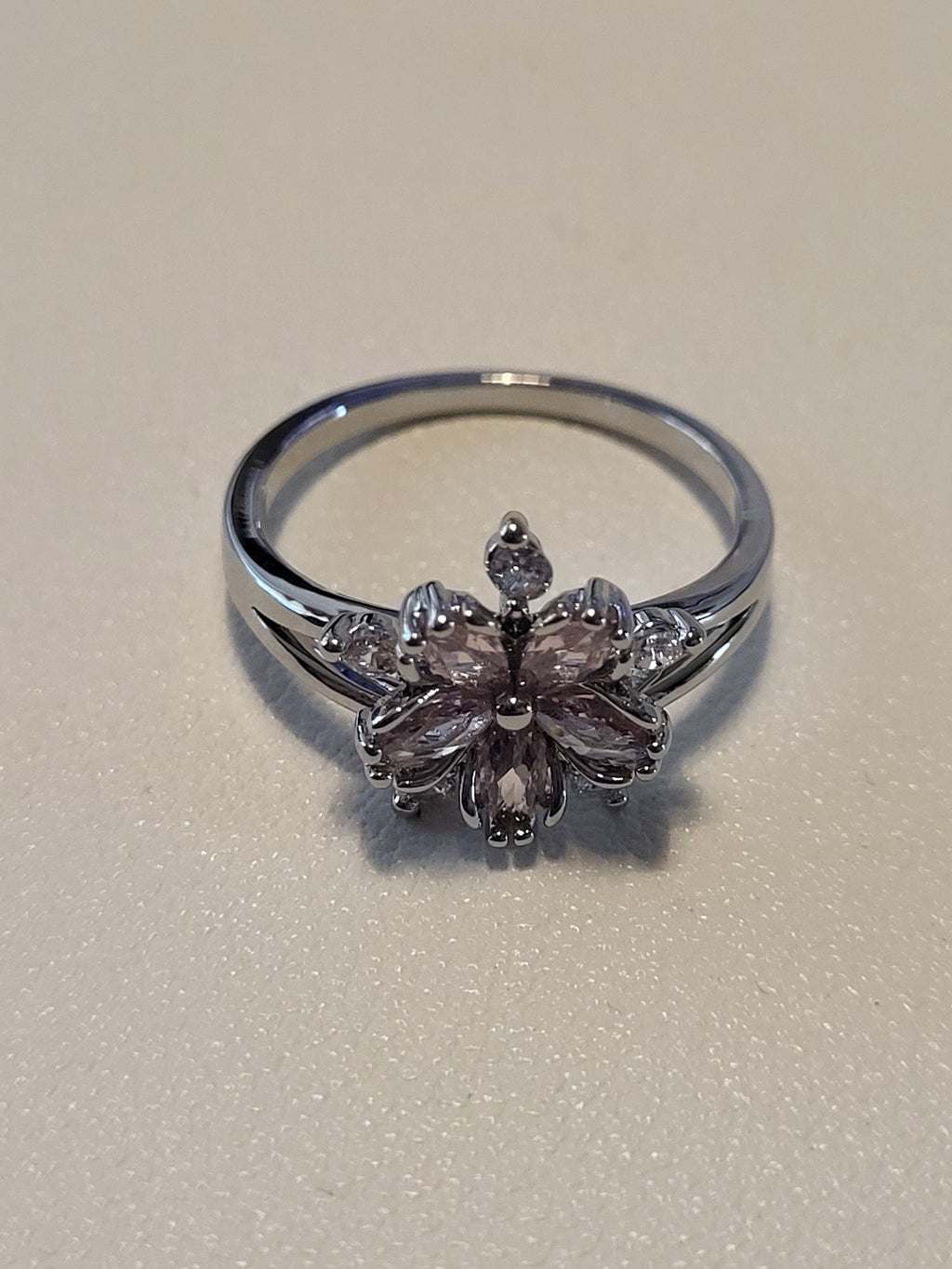 Bague acier inoxydable argenté taille 8 avec fleur de cerisier