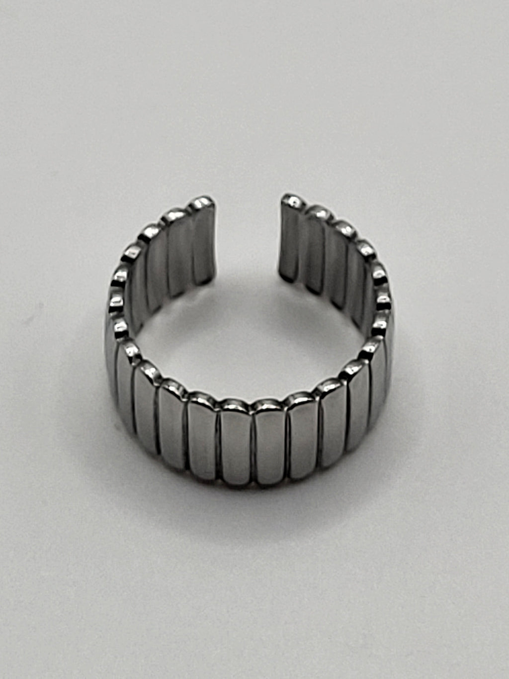 Bague acier inoxydable à larges rayures ouverte argentée