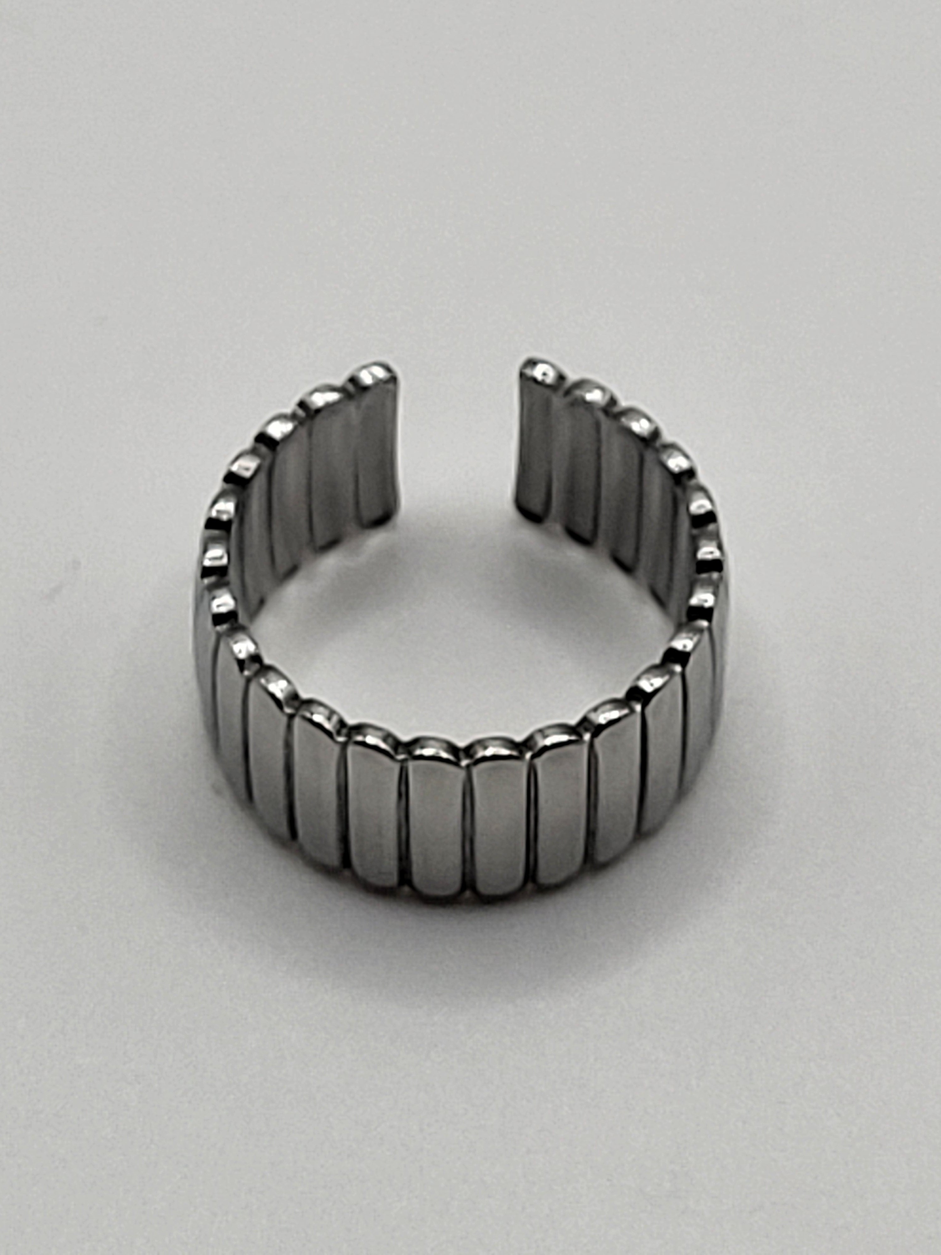 Bague acier inoxydable à larges rayures ouverte argentée