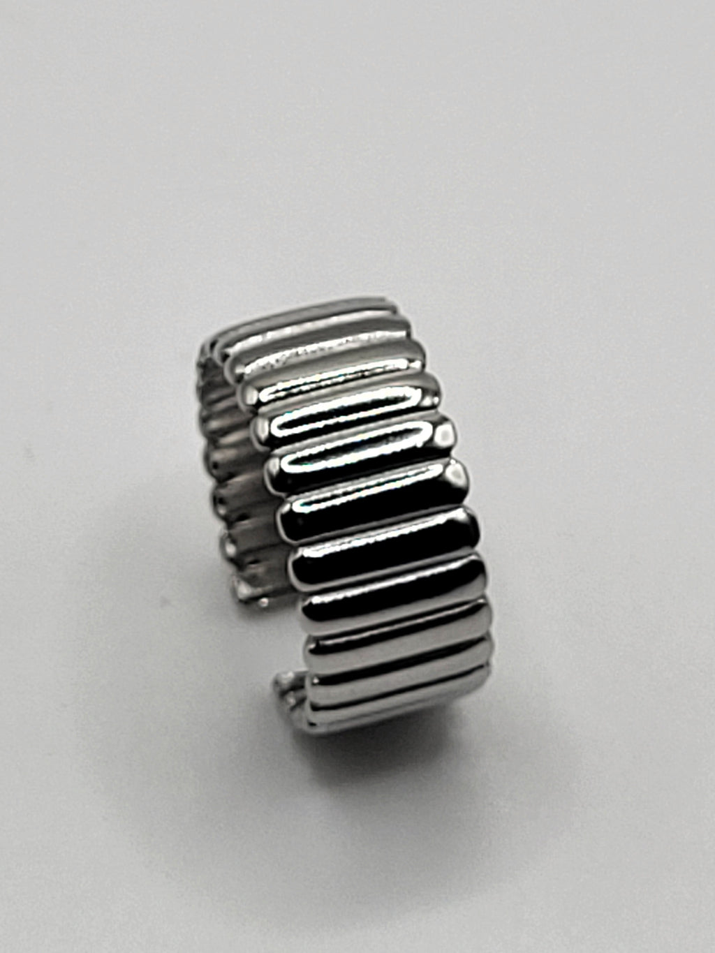 Bague acier inoxydable à larges rayures ouverte argentée