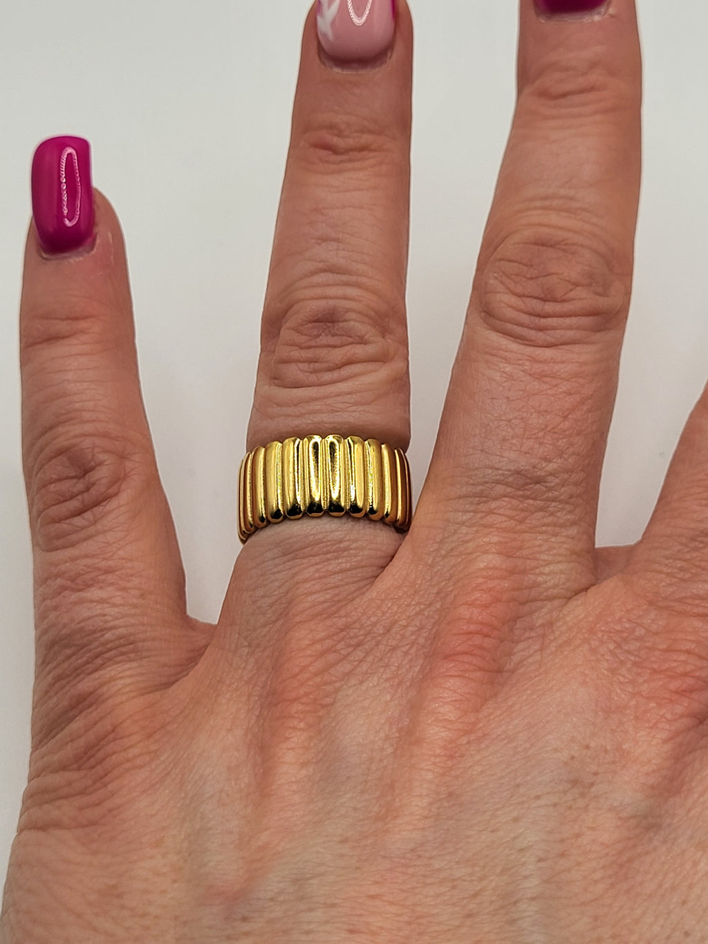 Bague acier inoxydable à larges rayures ouverte dorée