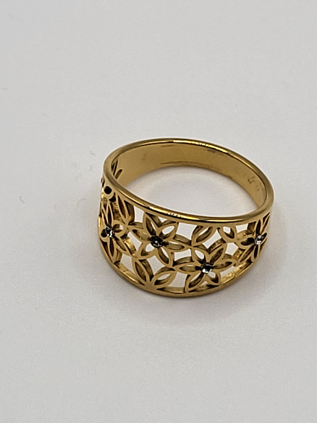 Bague en acier inoxydable fleur ajourée taille 8