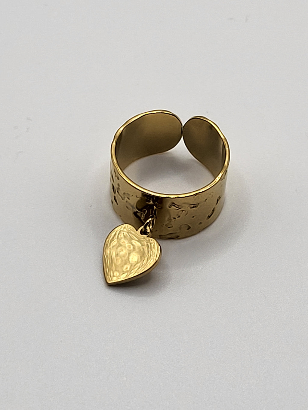 Bague acier inoxydable martelé breloque cœur doré