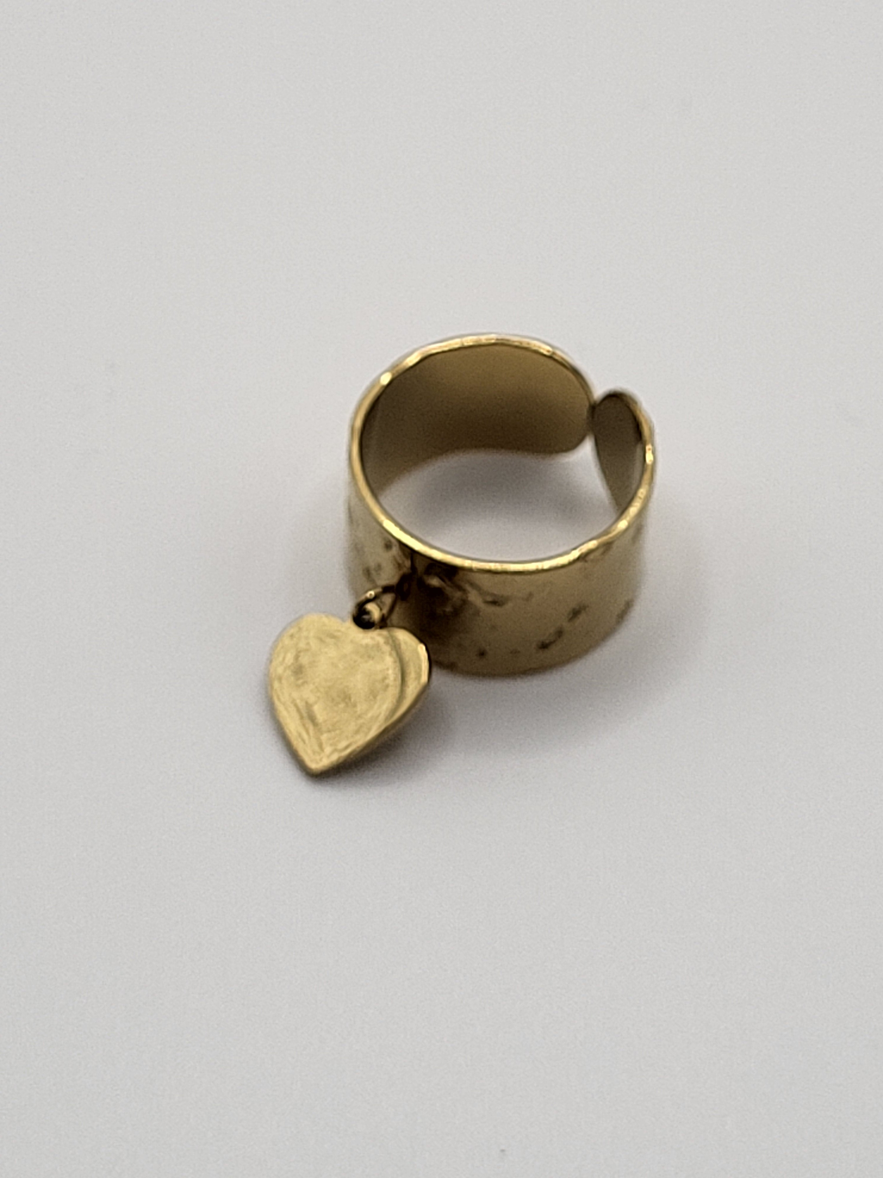 Bague acier inoxydable martelé breloque cœur doré