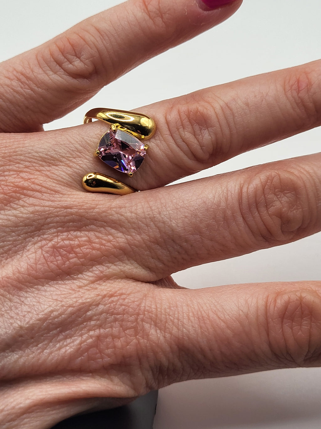Bague ajustable acier inoxydable doré avec pierre rose forme Z