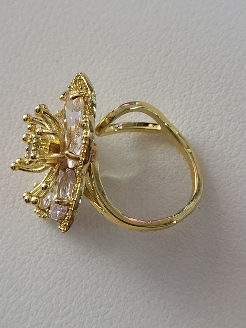Bague acier inoxydable doré fleur zircon blanc