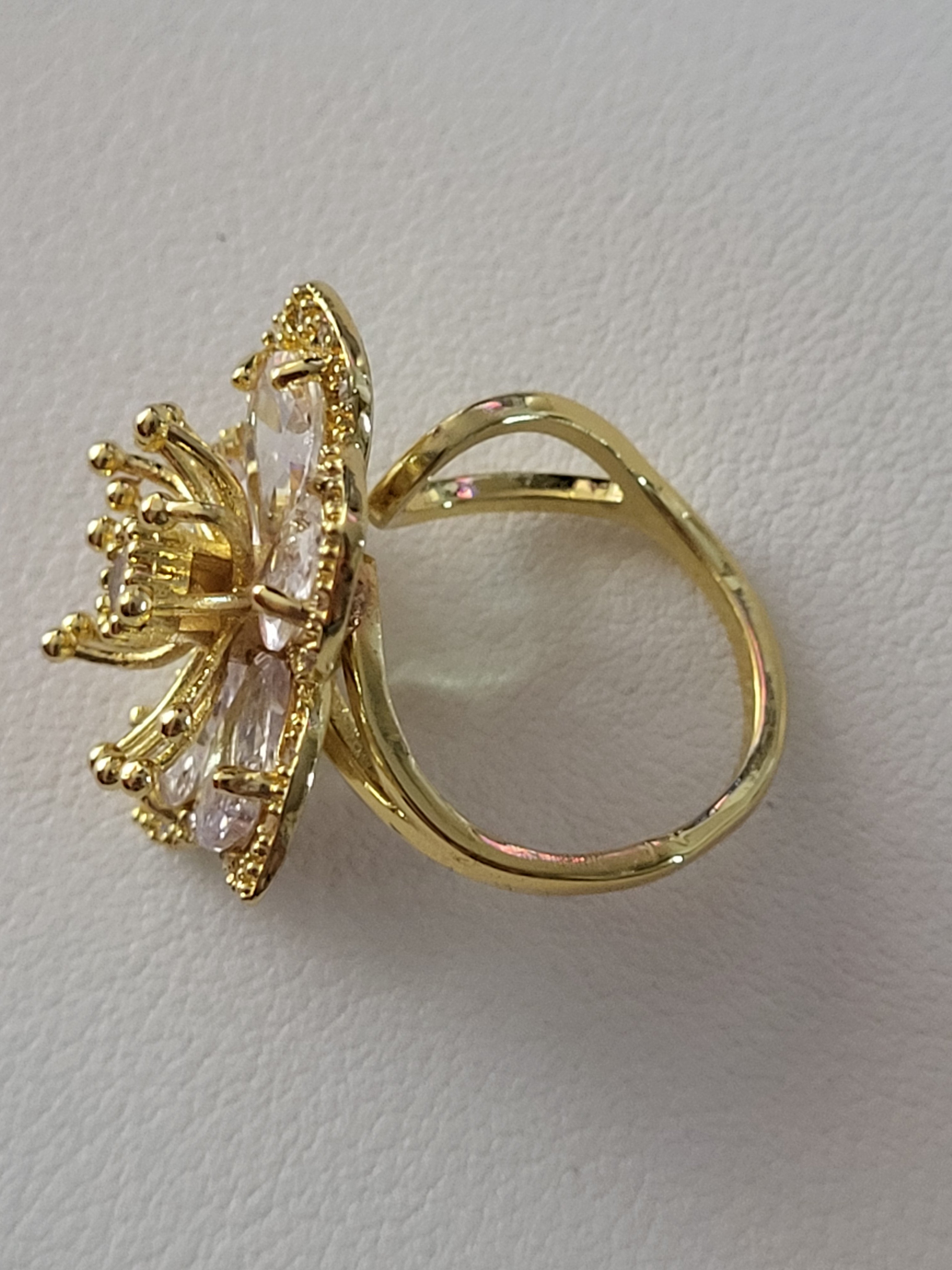 Bague acier inoxydable doré fleur zircon blanc