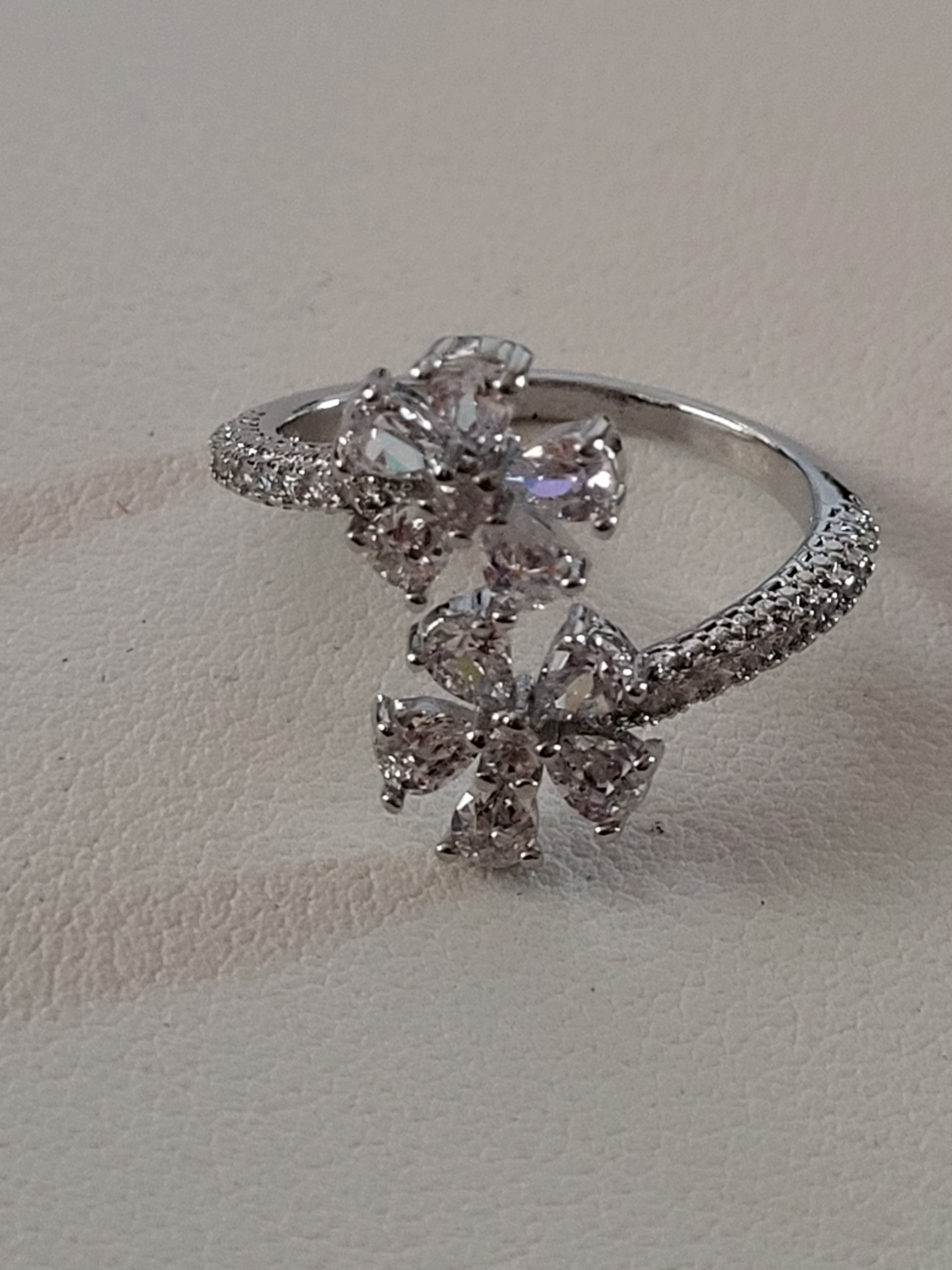 Bague ouverte acier inoxydable argenté avec fleurs zircon blanc