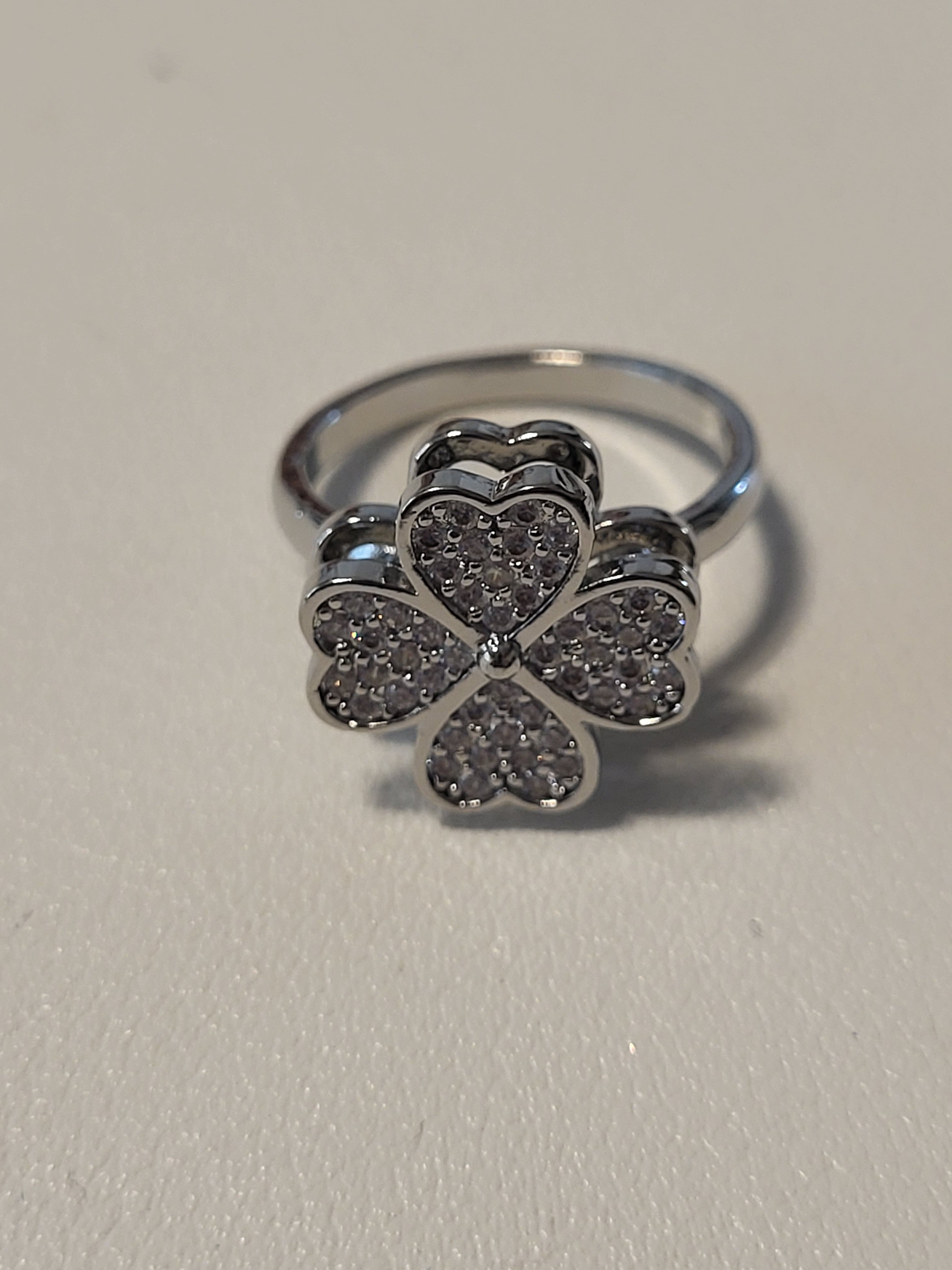 Bague acier inoxydable argentée ouverte fleur zircon anti-stress - la fleur tourne