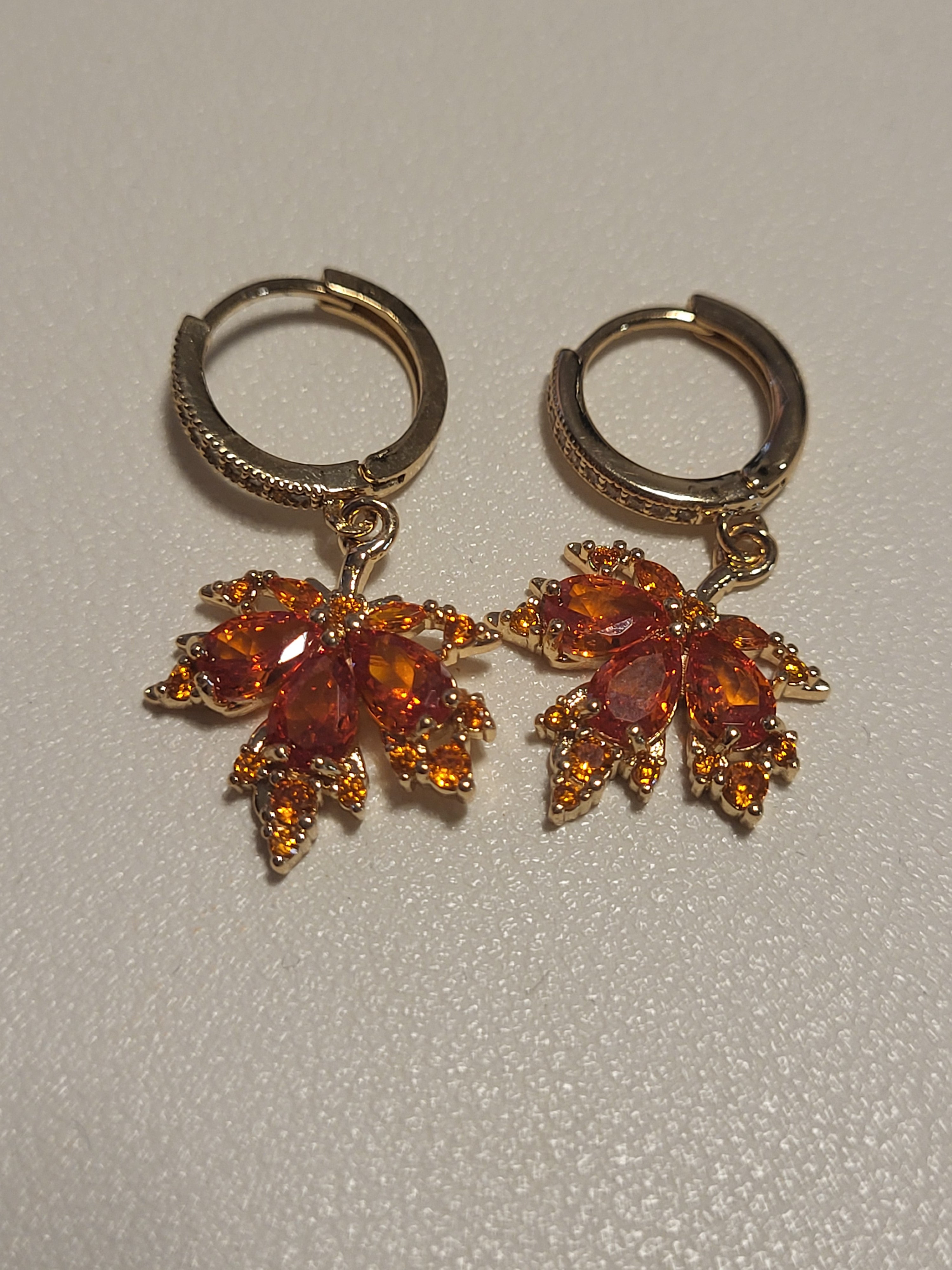 Boucles d'oreilles acier inoxydable feuille d'érable rouge