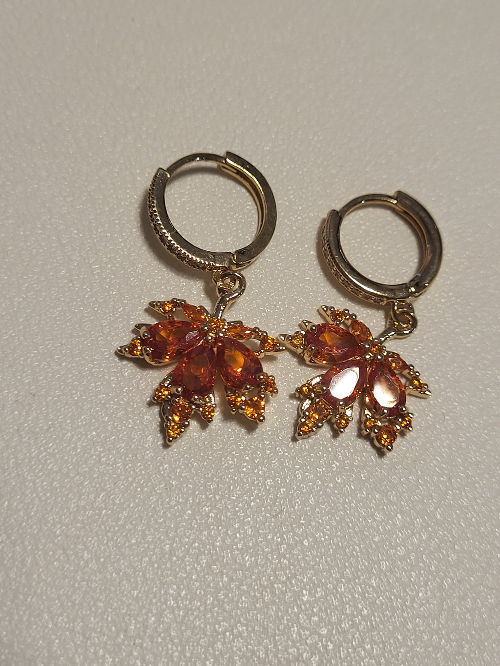 Boucles d'oreilles acier inoxydable feuille d'érable rouge