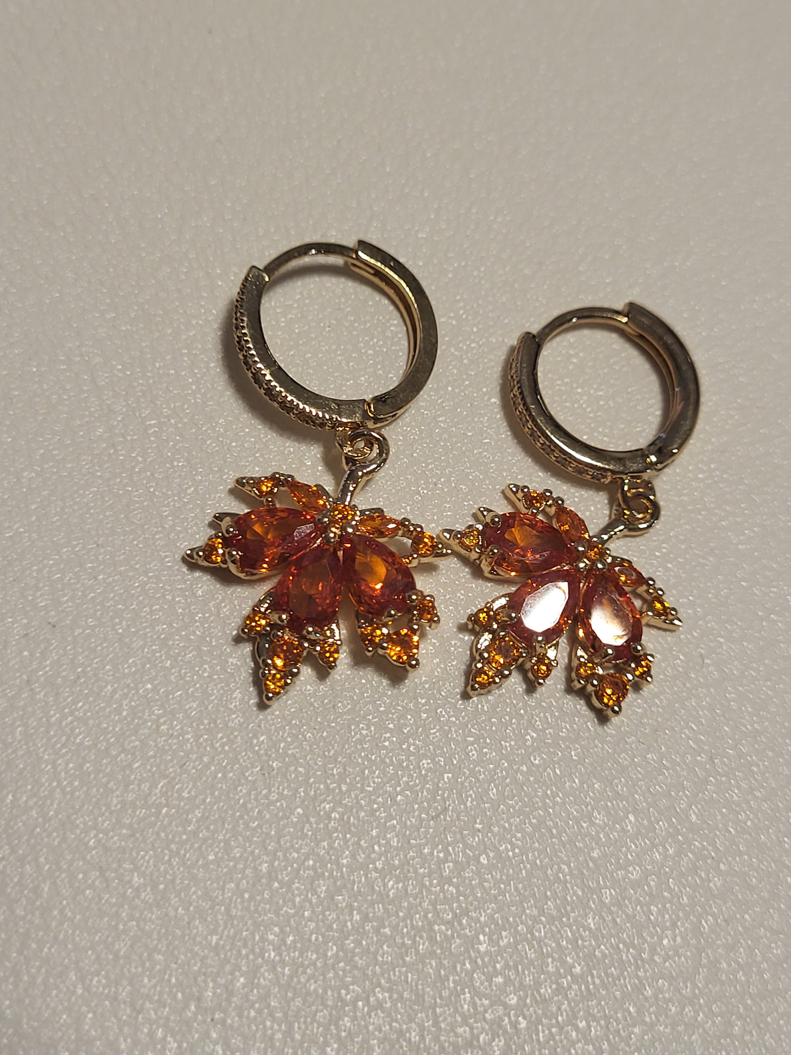 Boucles d'oreilles acier inoxydable feuille d'érable rouge