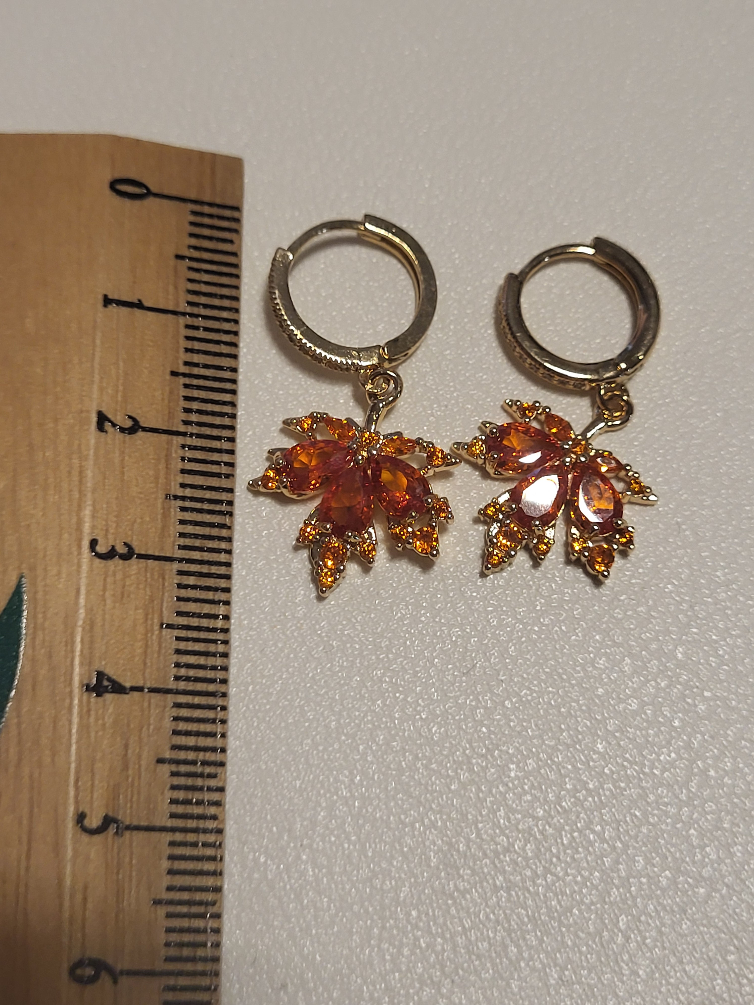 Boucles d'oreilles acier inoxydable feuille d'érable rouge