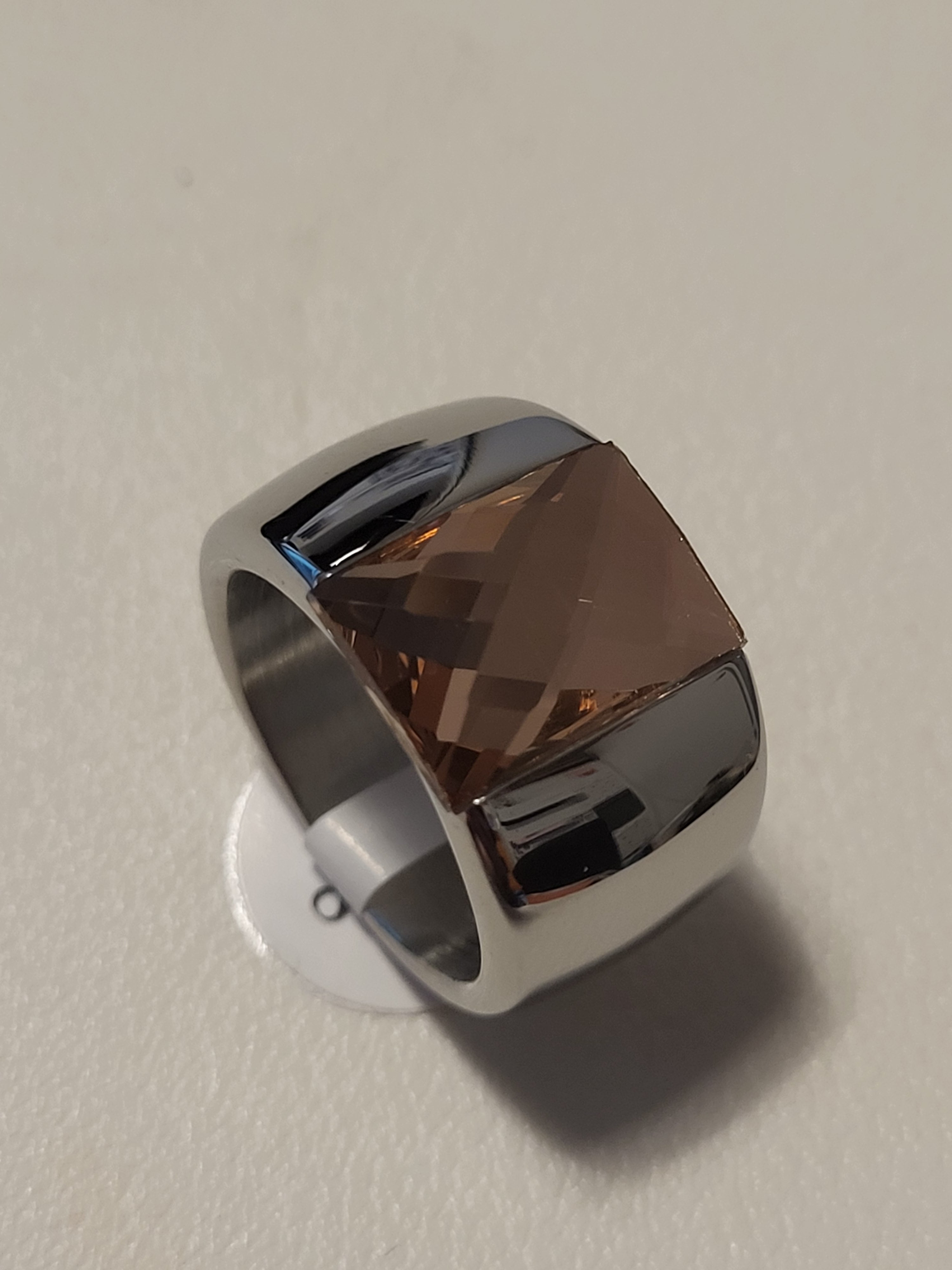 Bague acier inoxydable argenté avec pierre rose taille 8