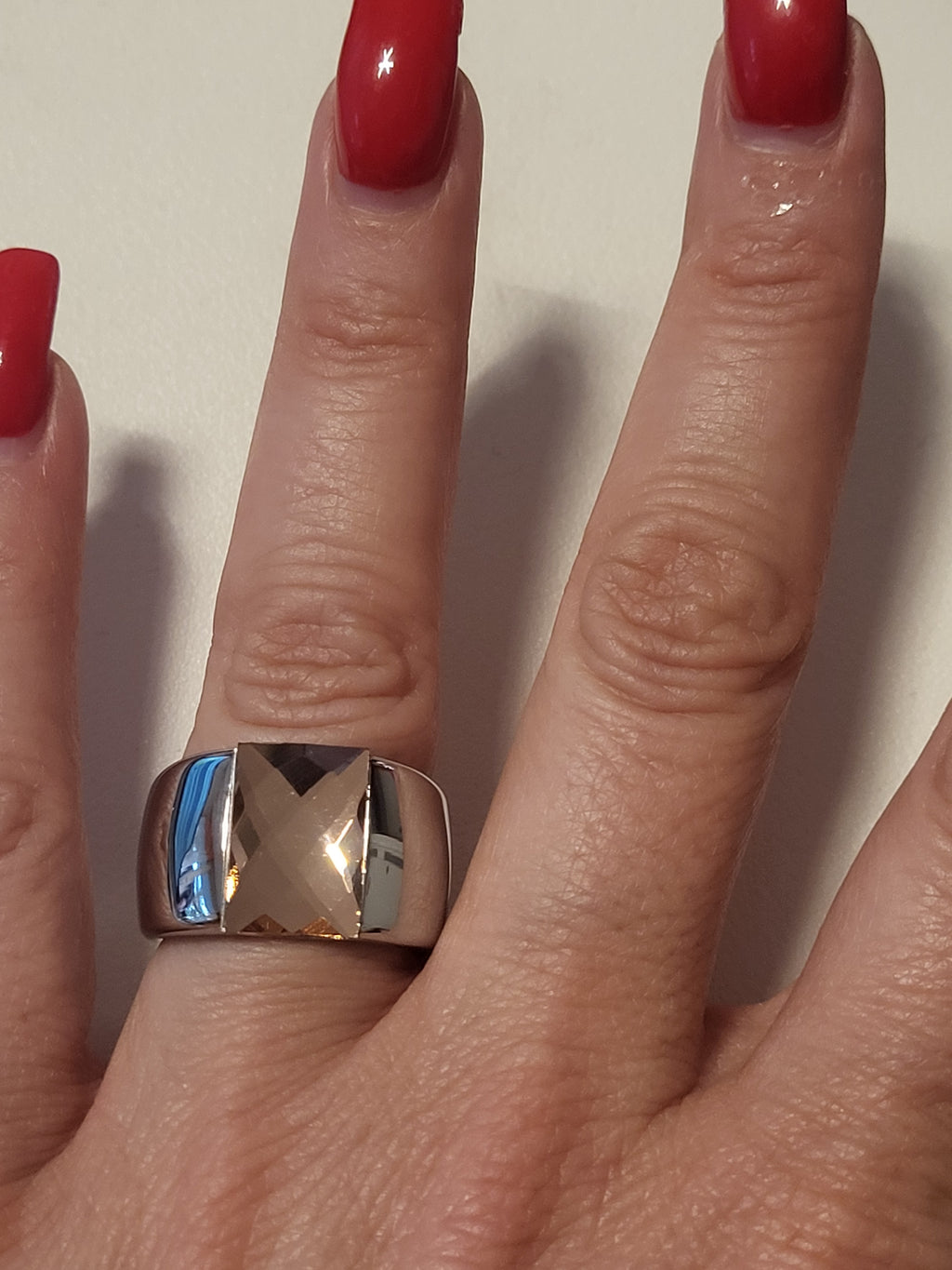 Bague acier inoxydable argenté avec pierre rose taille 8