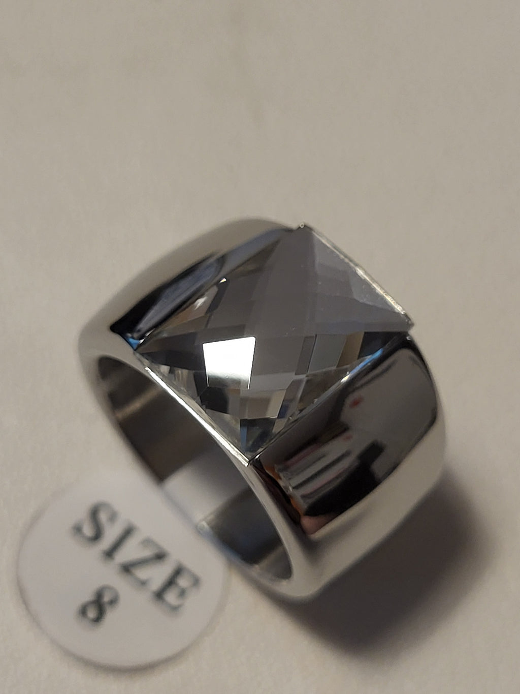 Bague acier inoxydable argenté avec pierre blanche taille 8