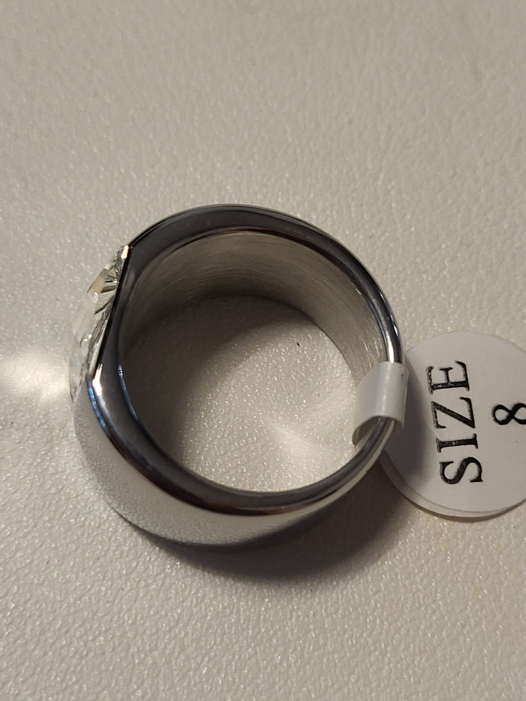 Bague acier inoxydable argenté avec pierre blanche taille 8
