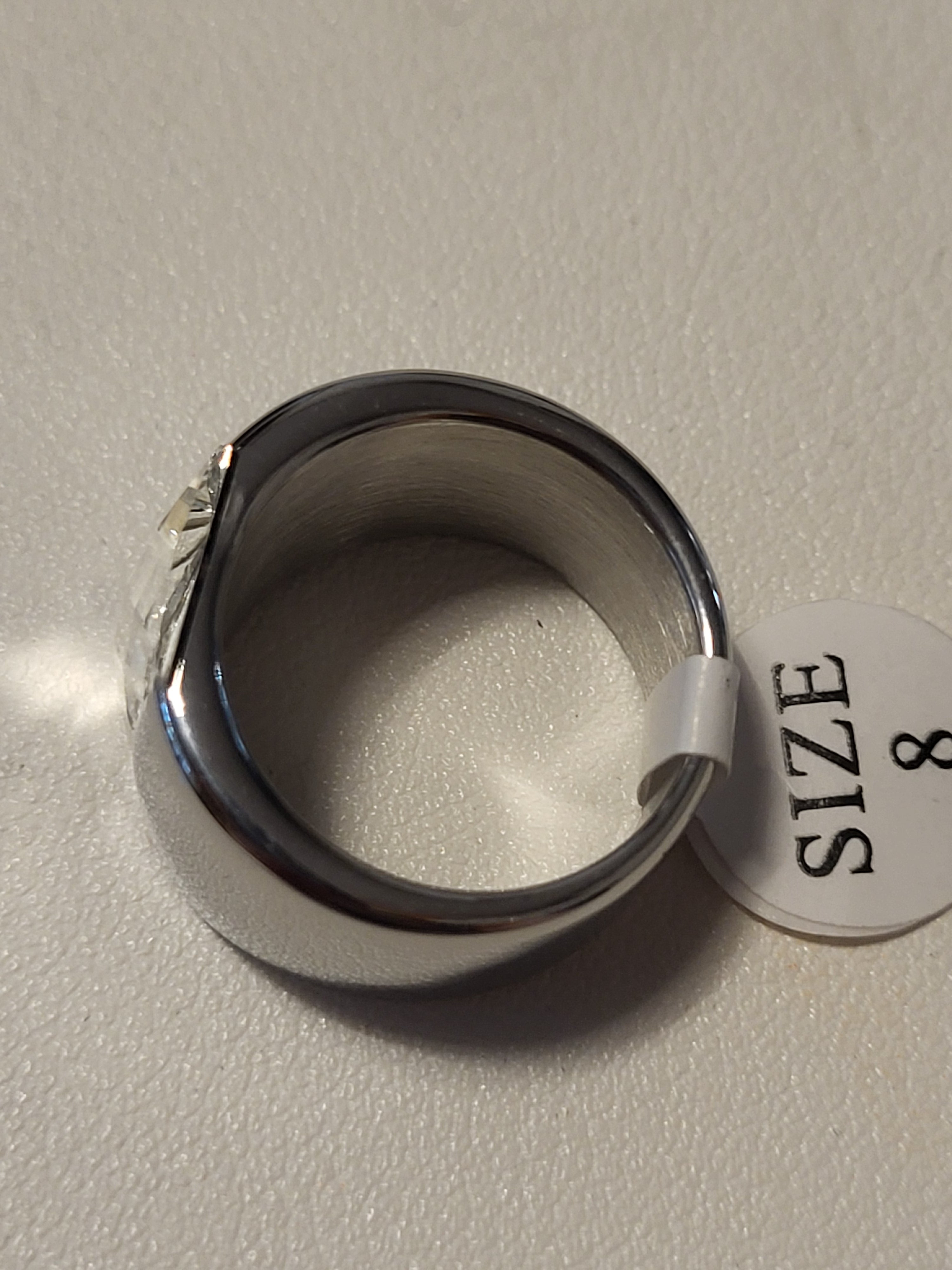 Bague acier inoxydable argenté avec pierre blanche taille 8