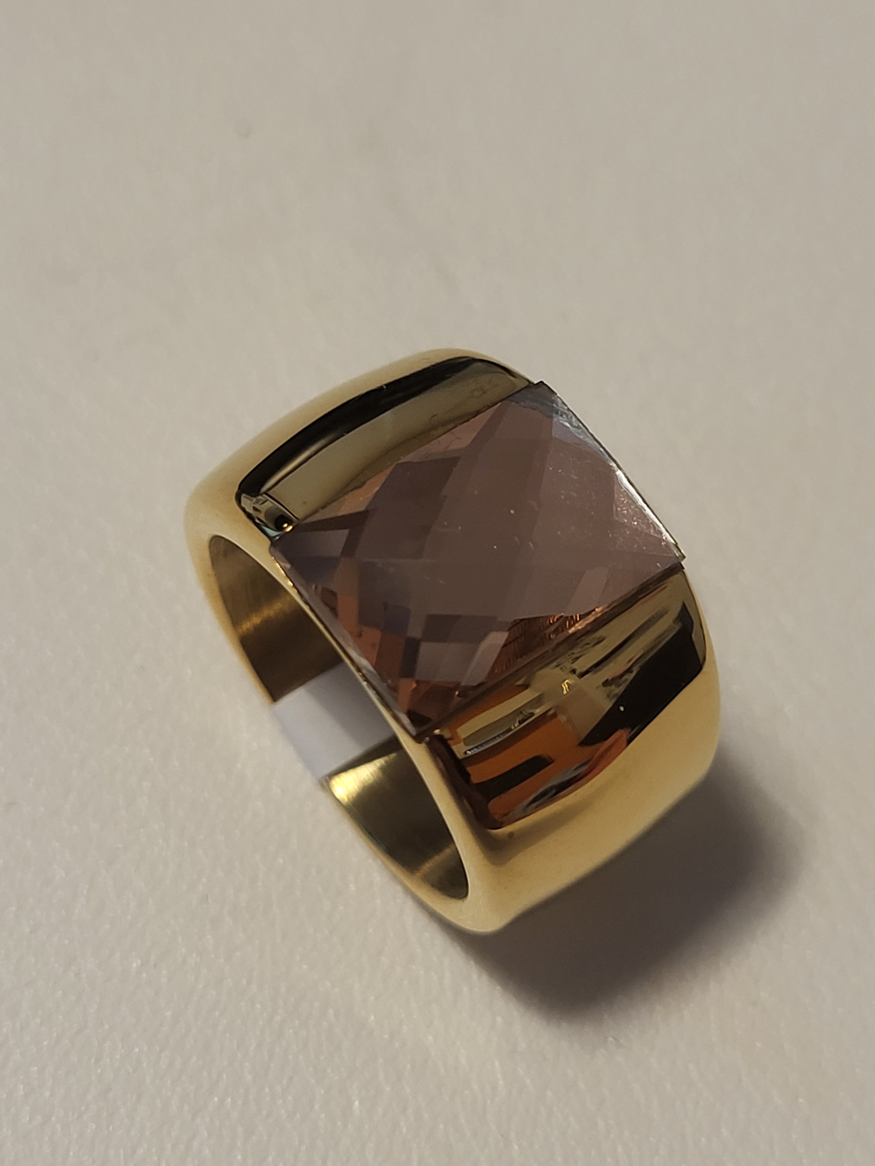 Bague acier inoxydable doré avec pierre rose taille 8