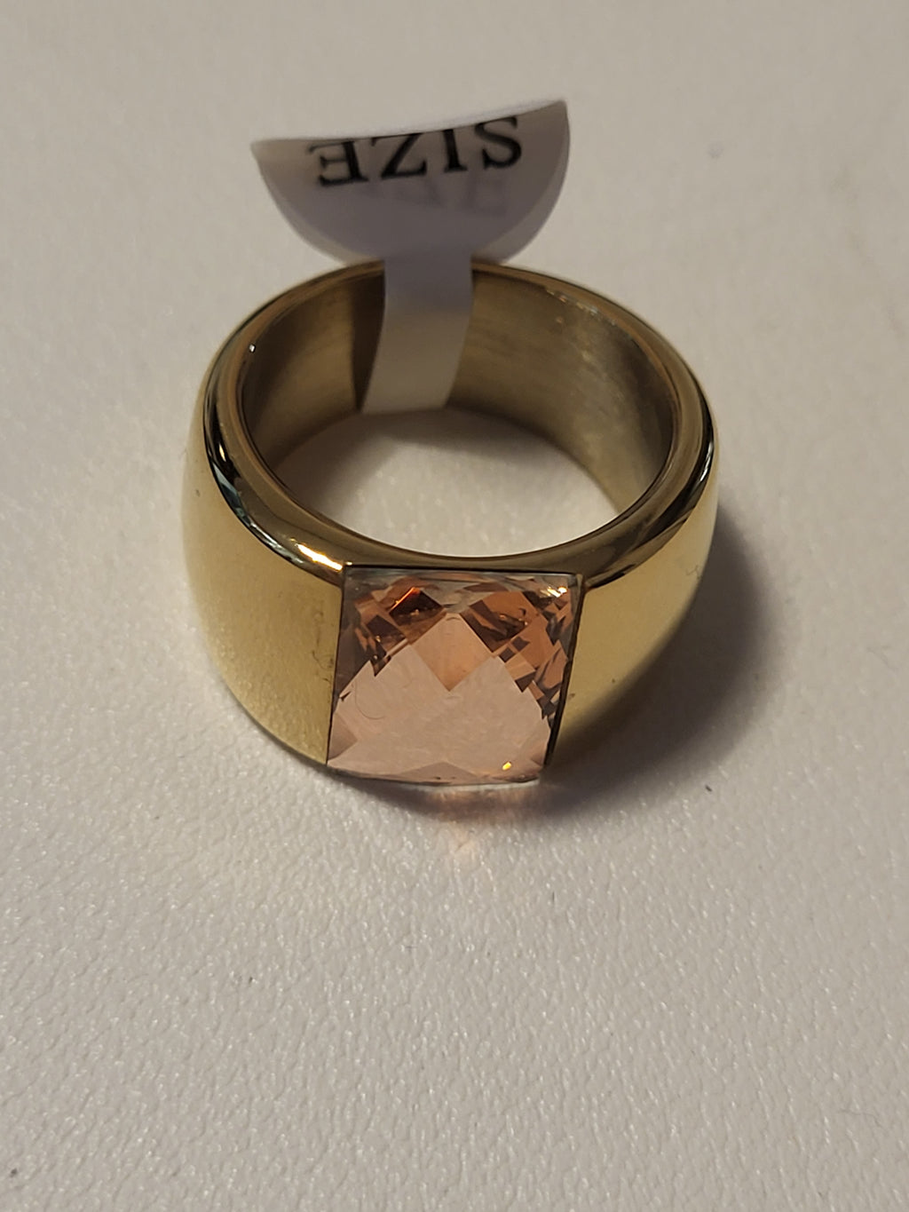 Bague acier inoxydable doré avec pierre rose taille 8