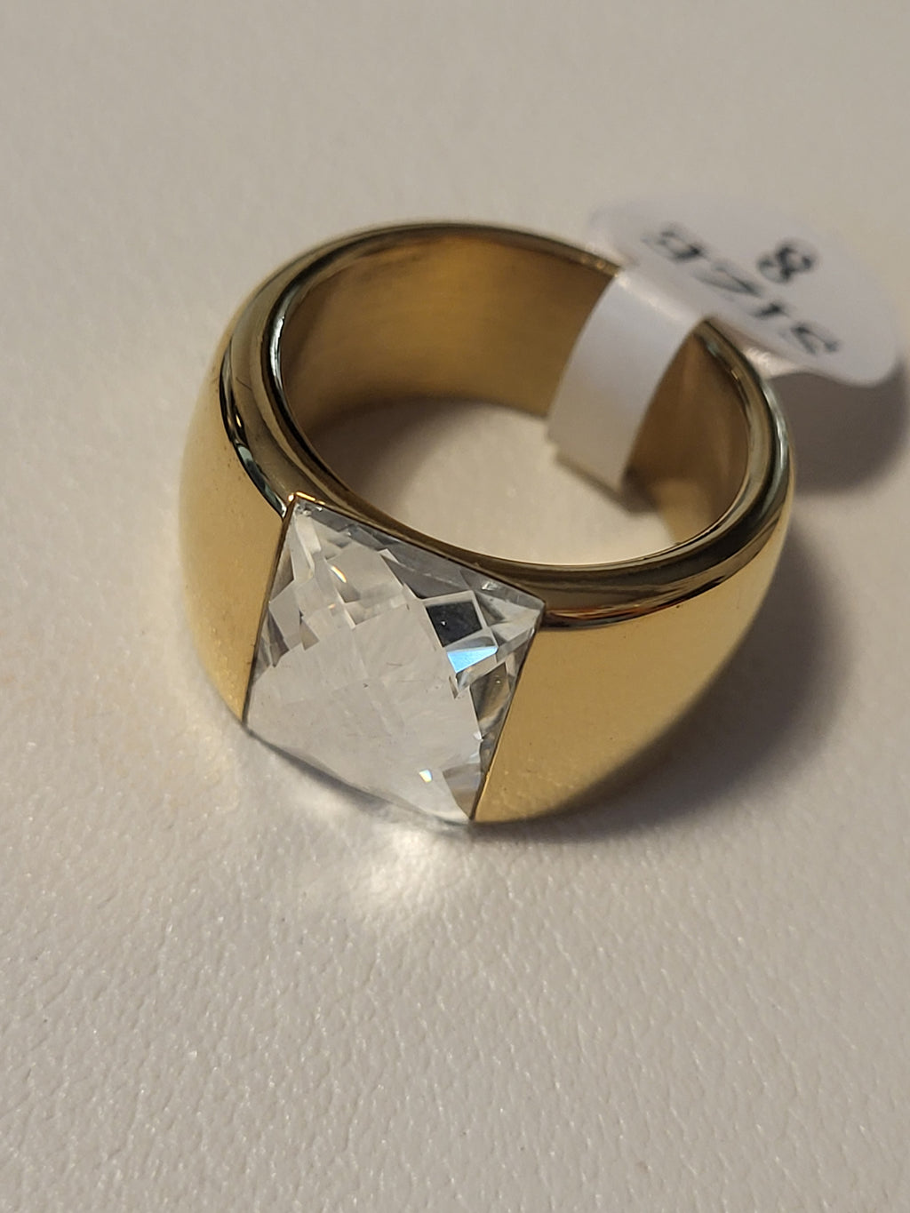 Bague acier inoxydable doré avec pierre blanche taille 8