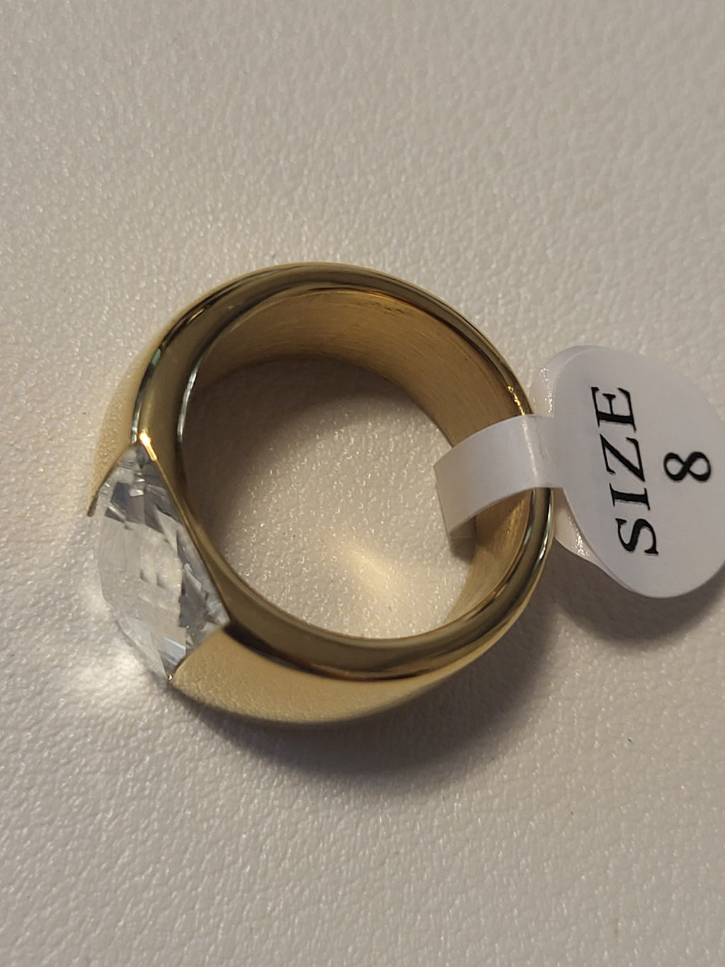Bague acier inoxydable doré avec pierre blanche taille 8