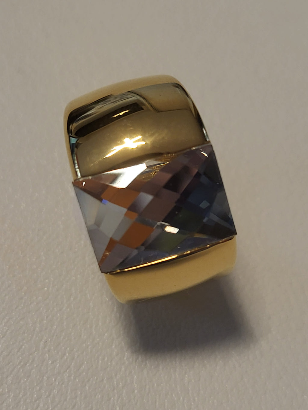 Bague acier inoxydable doré avec pierre blanche taille 8