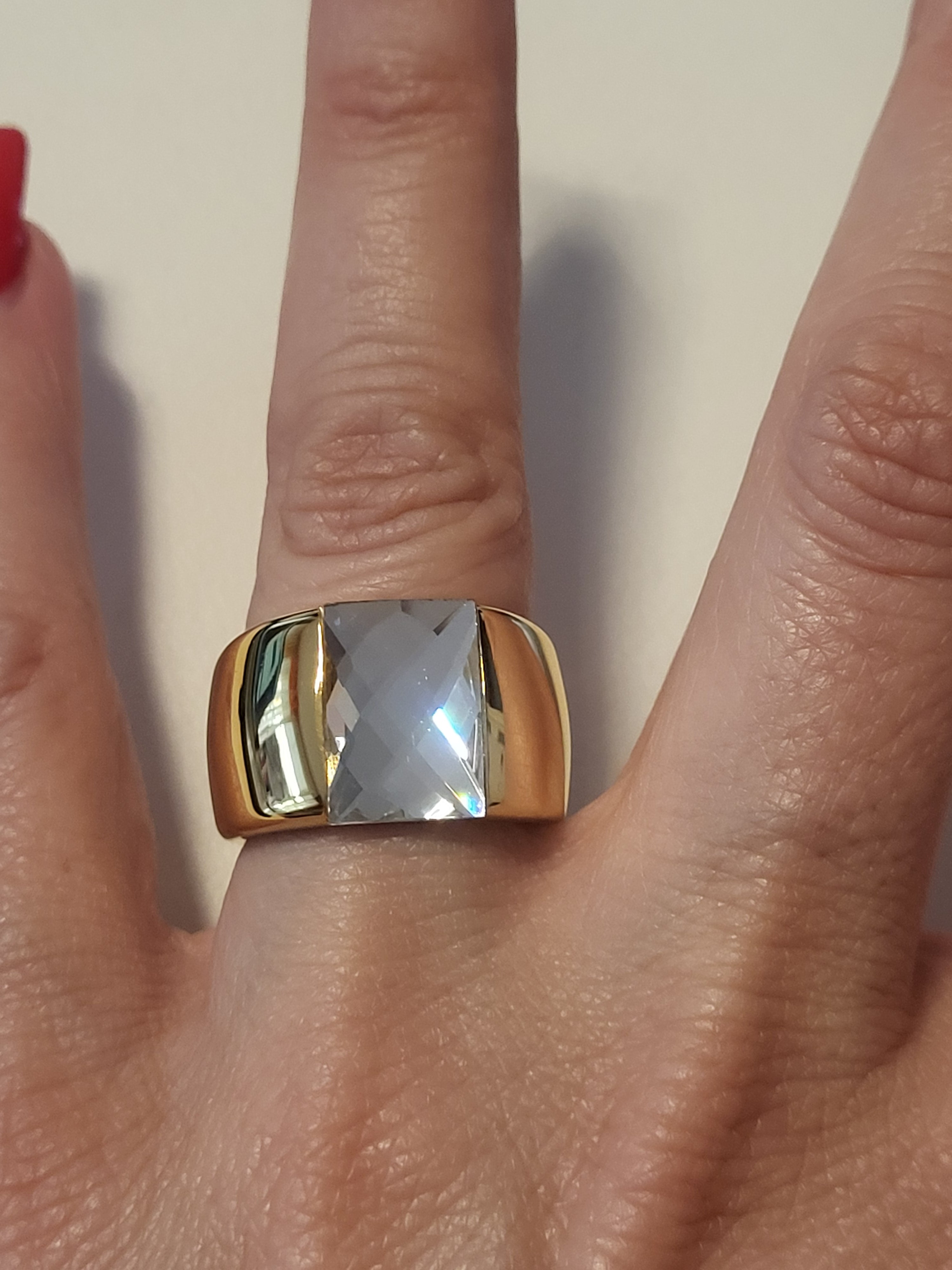 Bague acier inoxydable doré avec pierre blanche taille 8