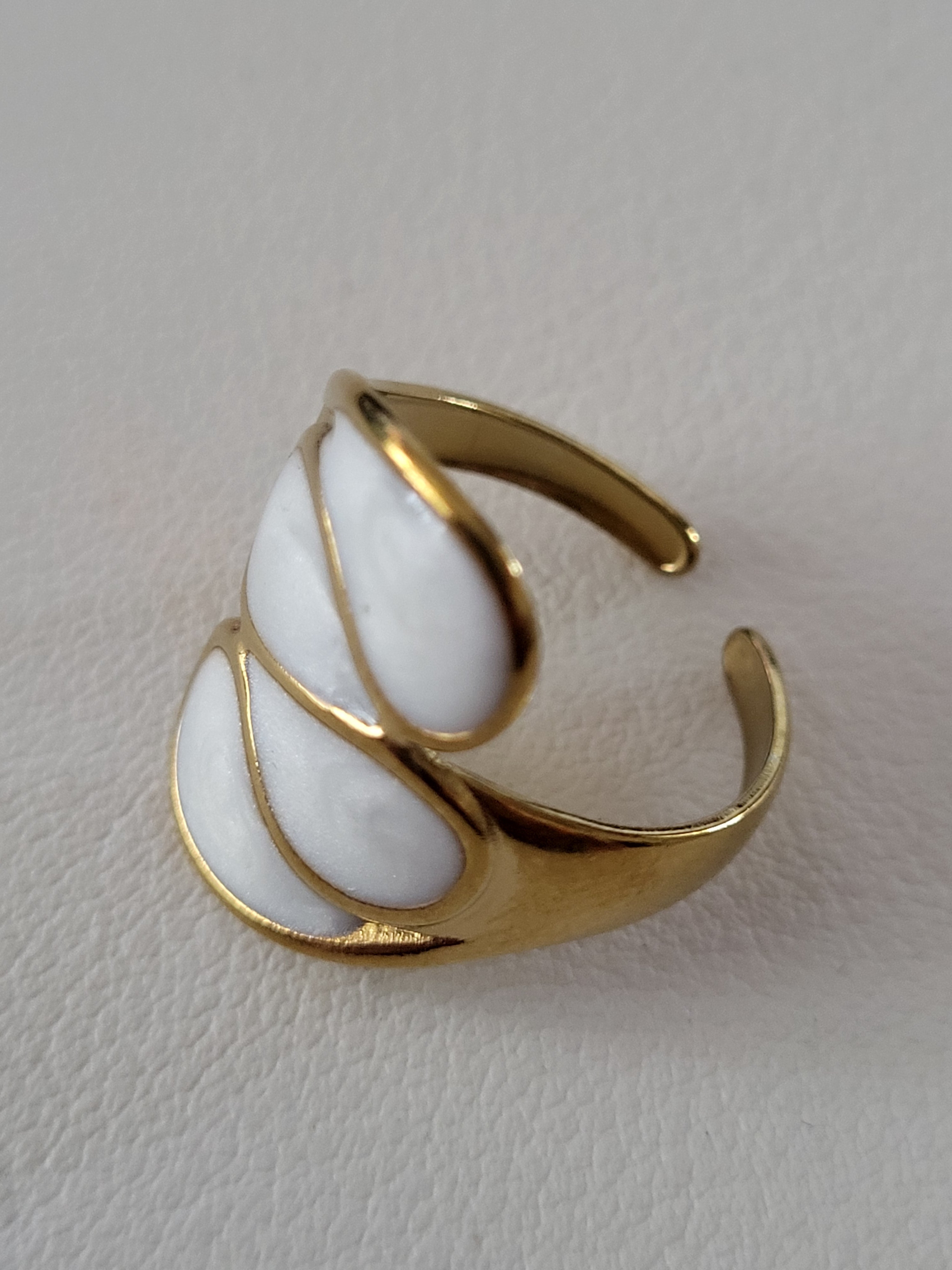 Bague ouverte asymétrique géométrique acier inoxydable doré blanc nacré