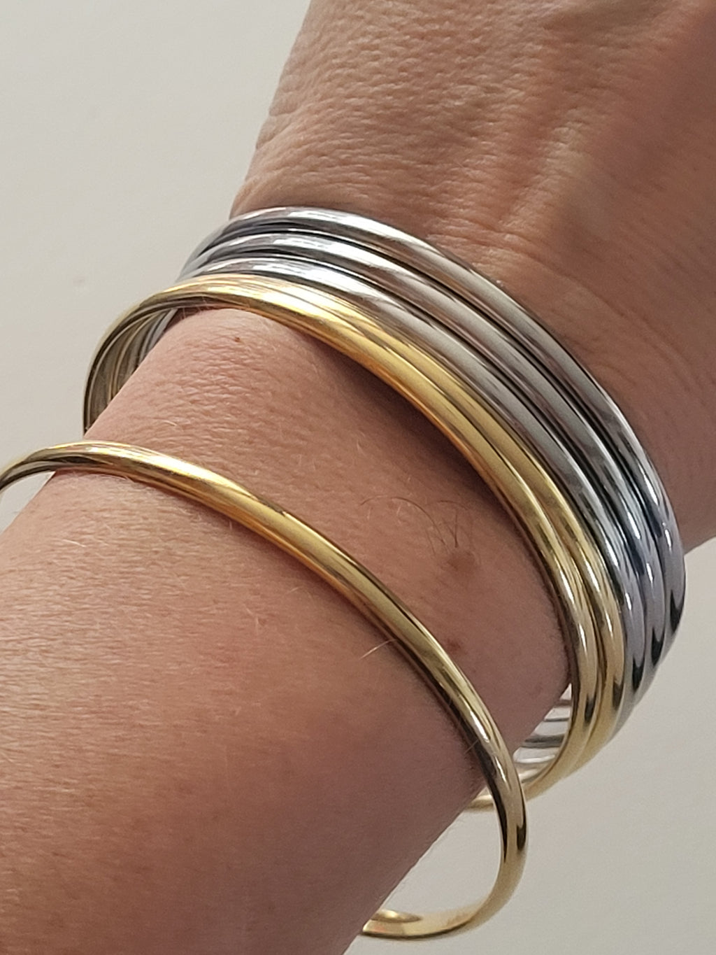 6 Bracelets joncs en acier inoxydable doré et argenté