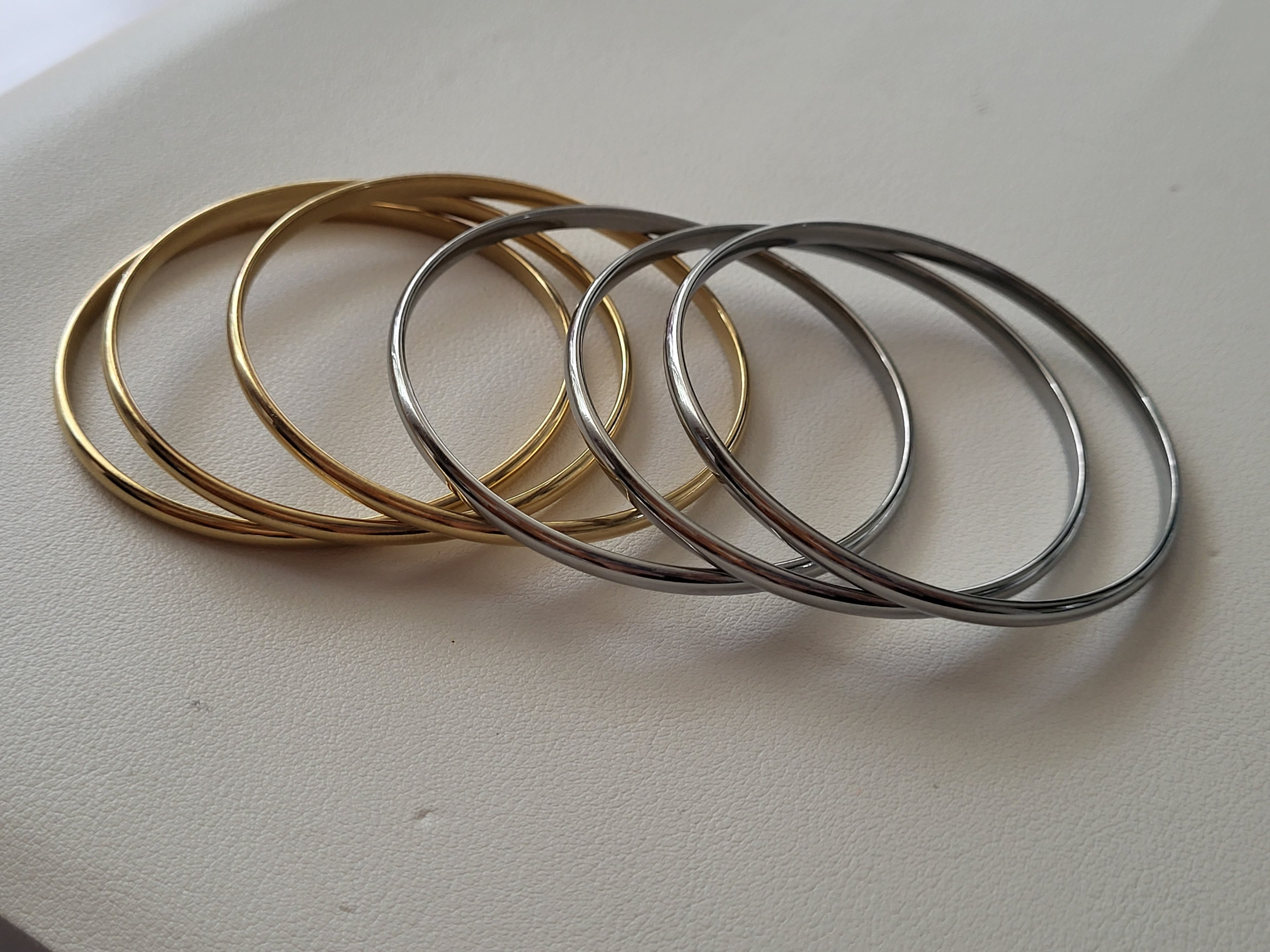 6 Bracelets joncs en acier inoxydable doré et argenté