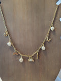 Collier doré à charms crabes et perles