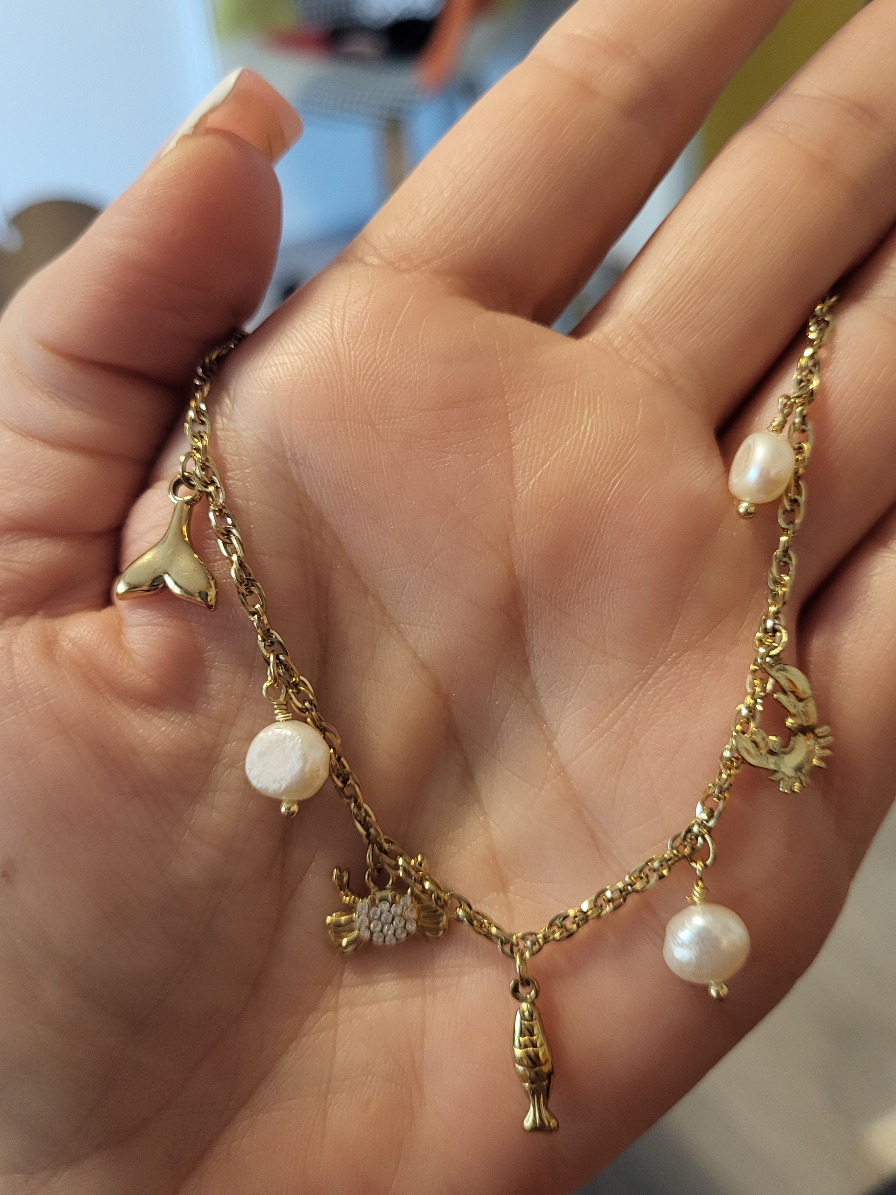 Collier doré à charms crabes et perles