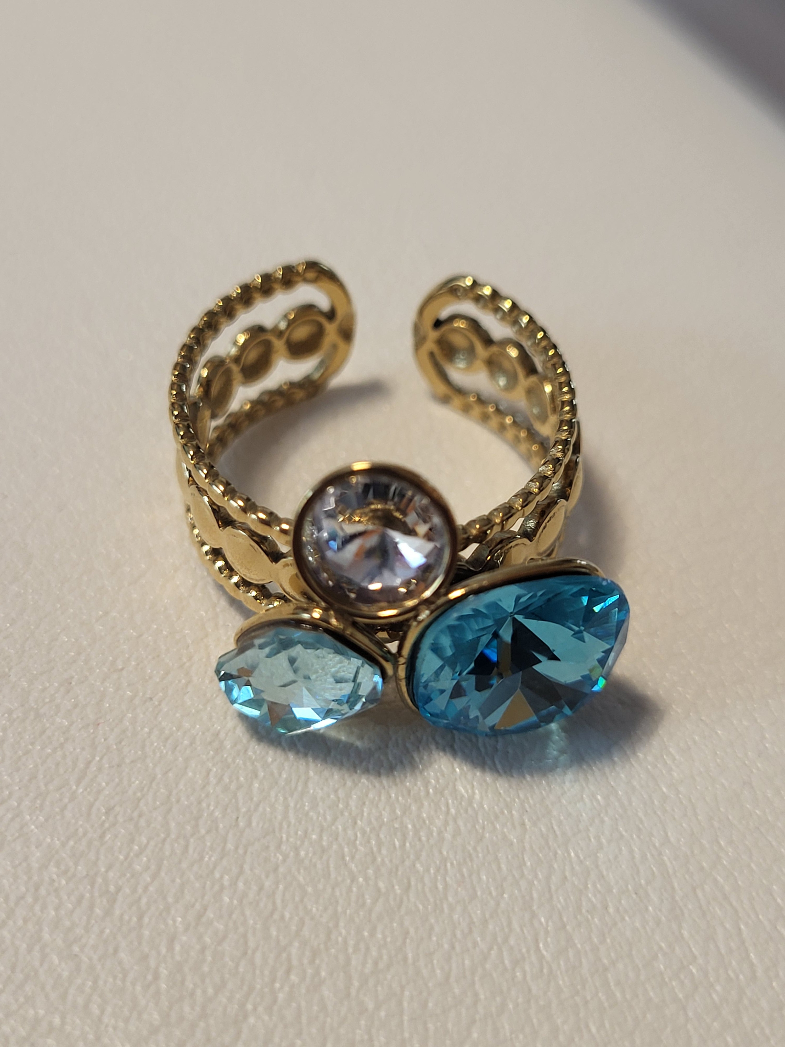 Bague ajustable ornée de strass et cristal clair bleu
