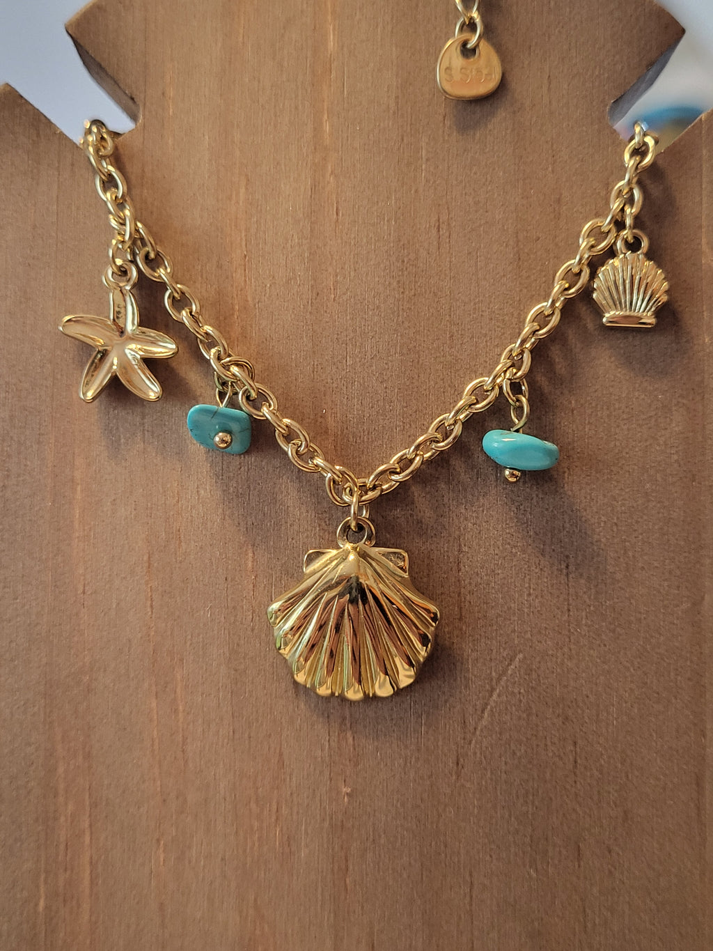 Chaîne de cheville dorée à pierres turquoise et charms marins