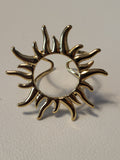 Bague dorée ajustable soleil rayonnant ajouré
